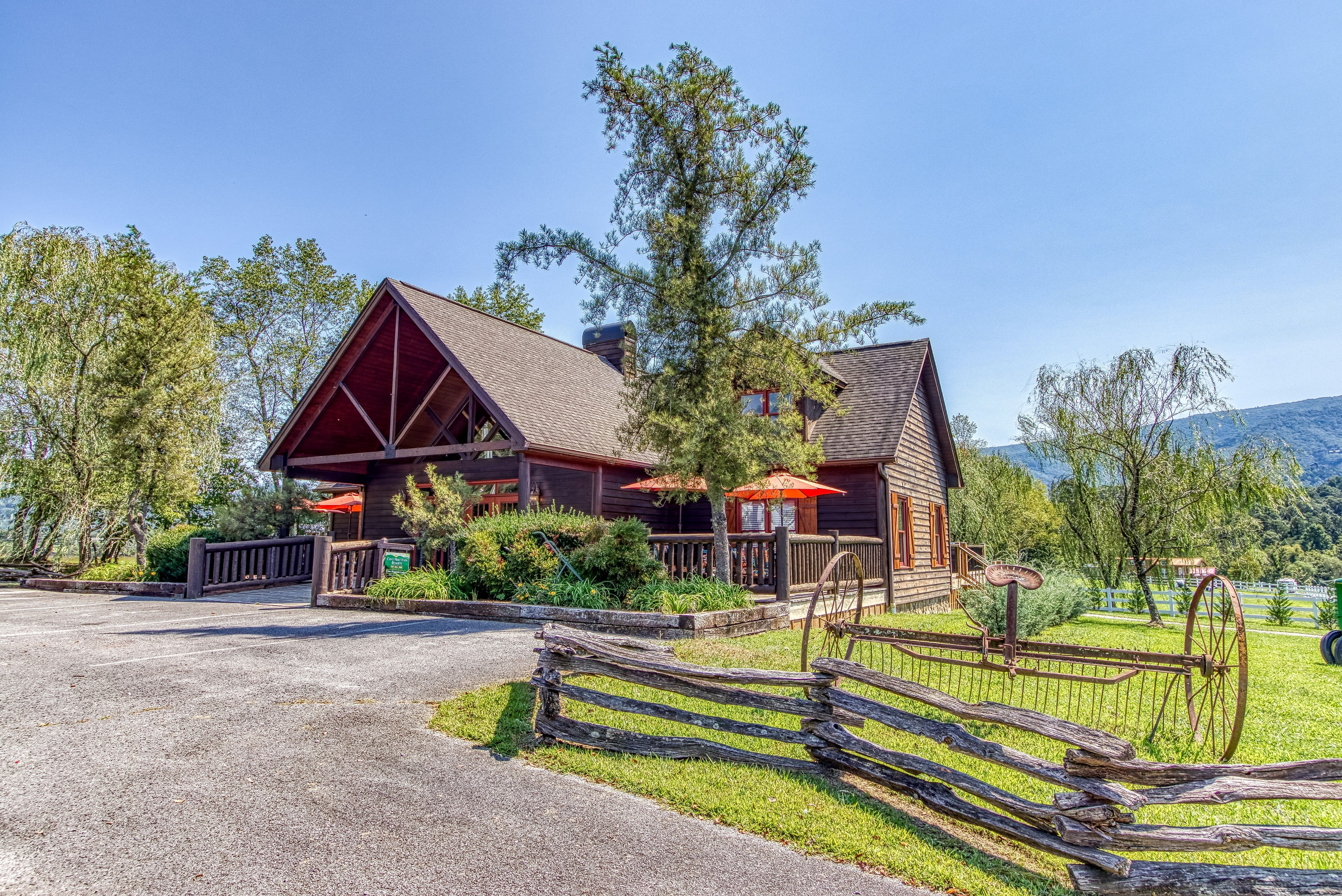 Cove Mountain Lodge RE/MAX Cove Mountain Realty & Cabins
