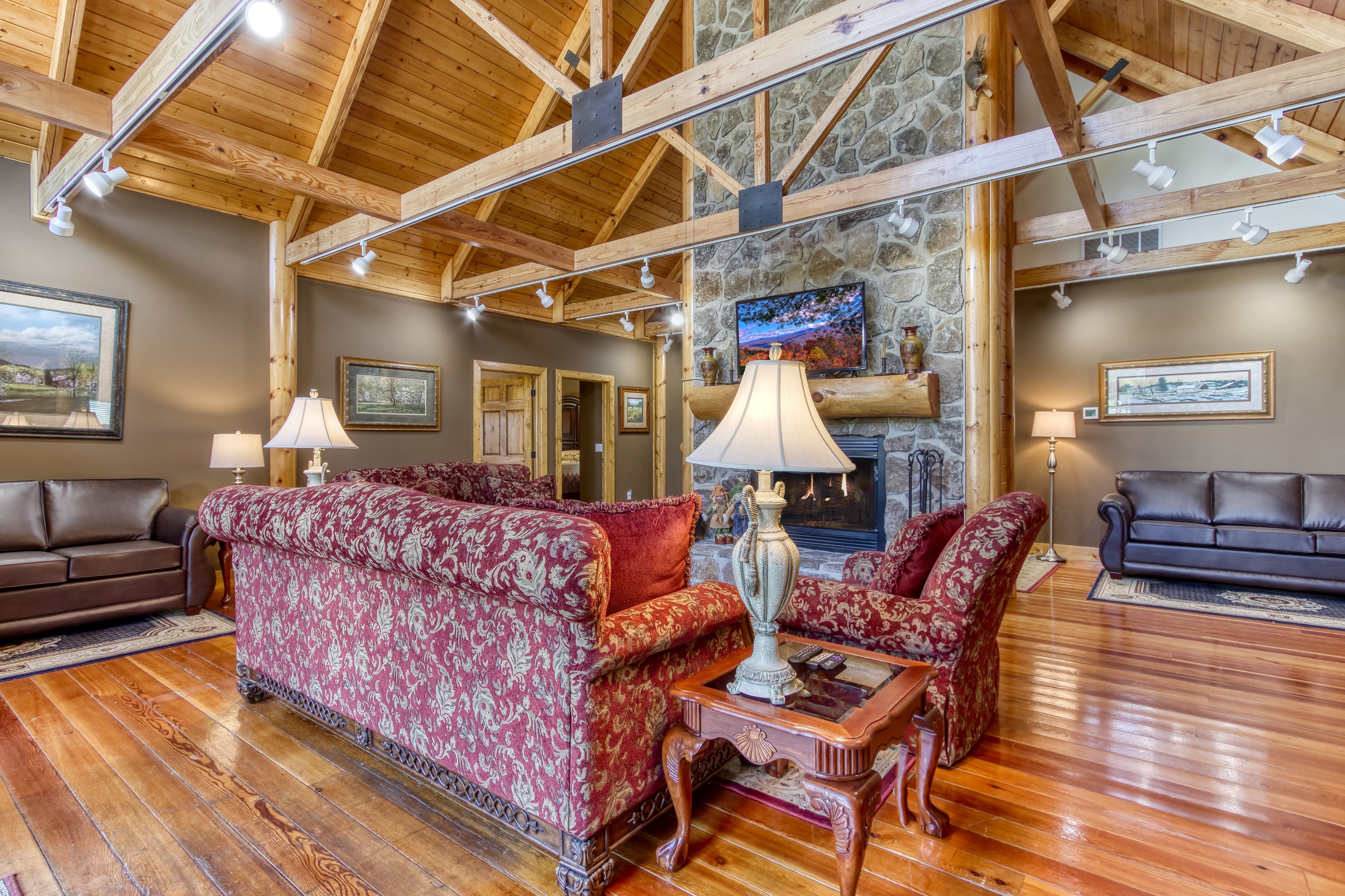 Cove Mountain Lodge RE/MAX Cove Mountain Realty & Cabins