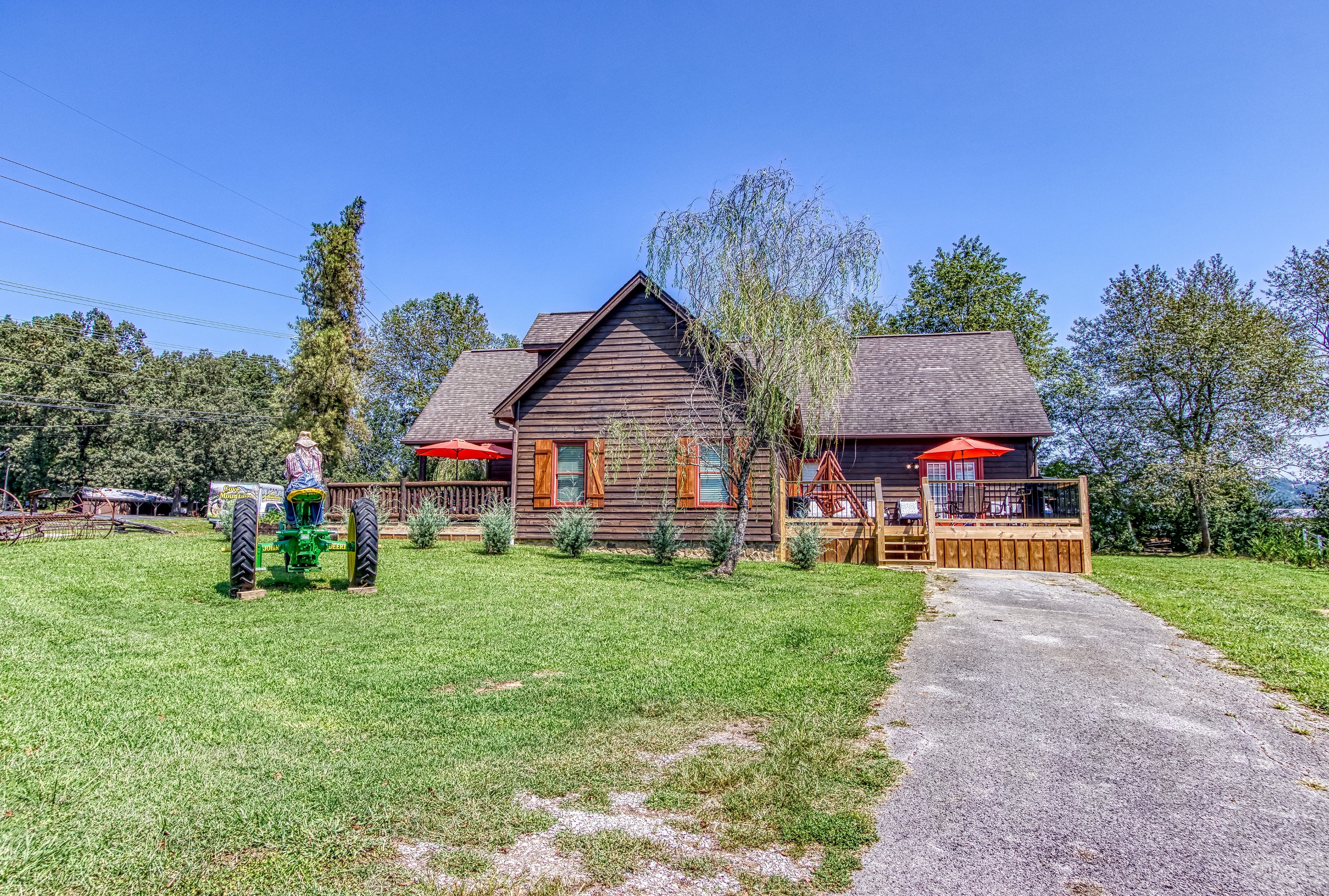 Cove Mountain Lodge RE/MAX Cove Mountain Realty & Cabins