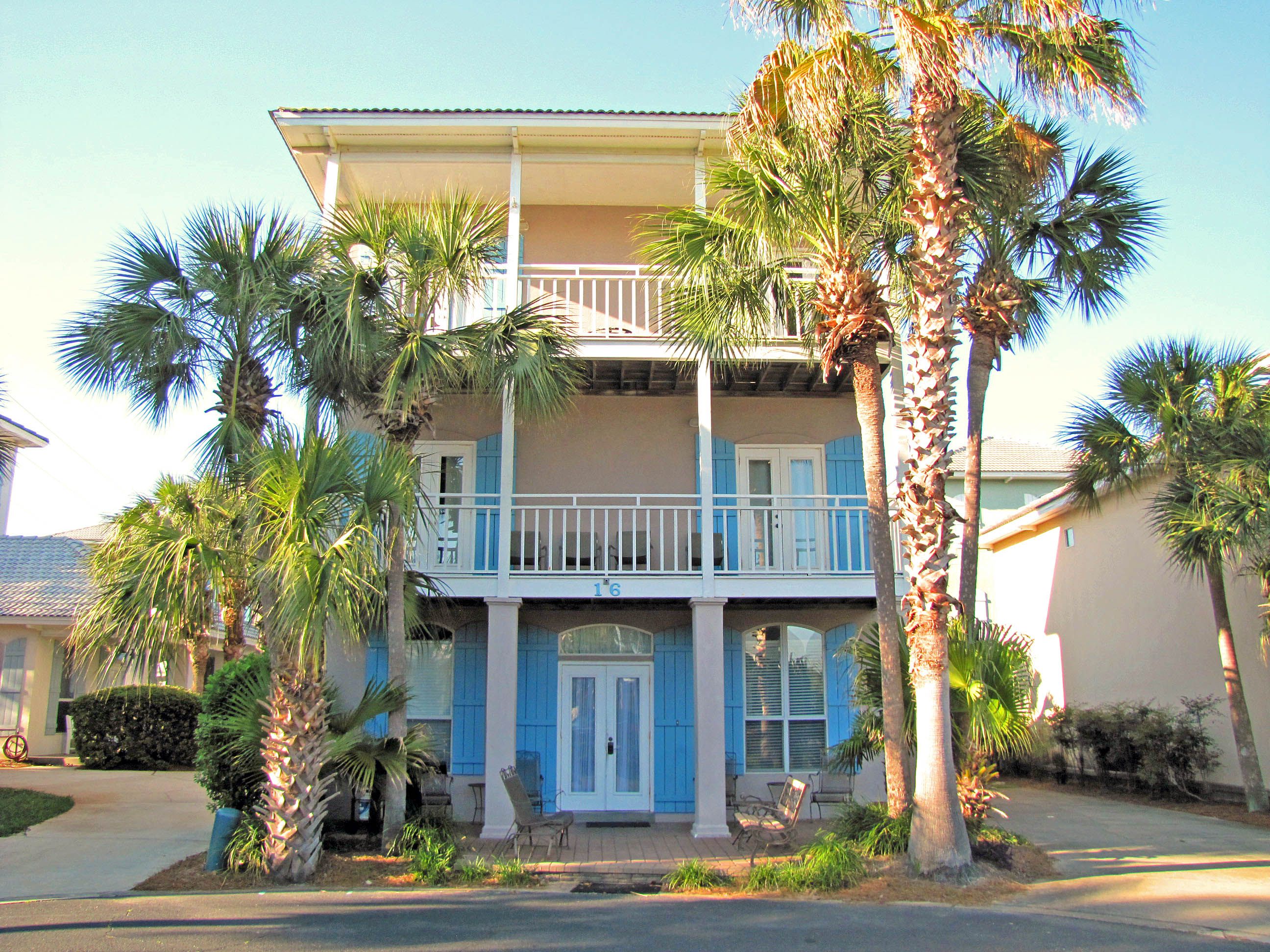 OCEAN DREAMS - 5BR/3BA Beach Cottage with a view of the bigger of 2 pools! 