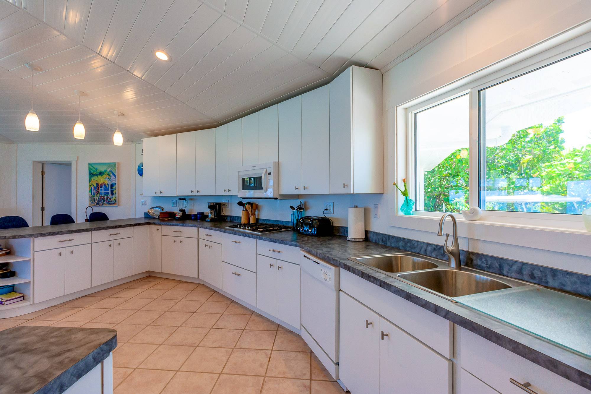 Ample storage space and work area for help in the kitchen.