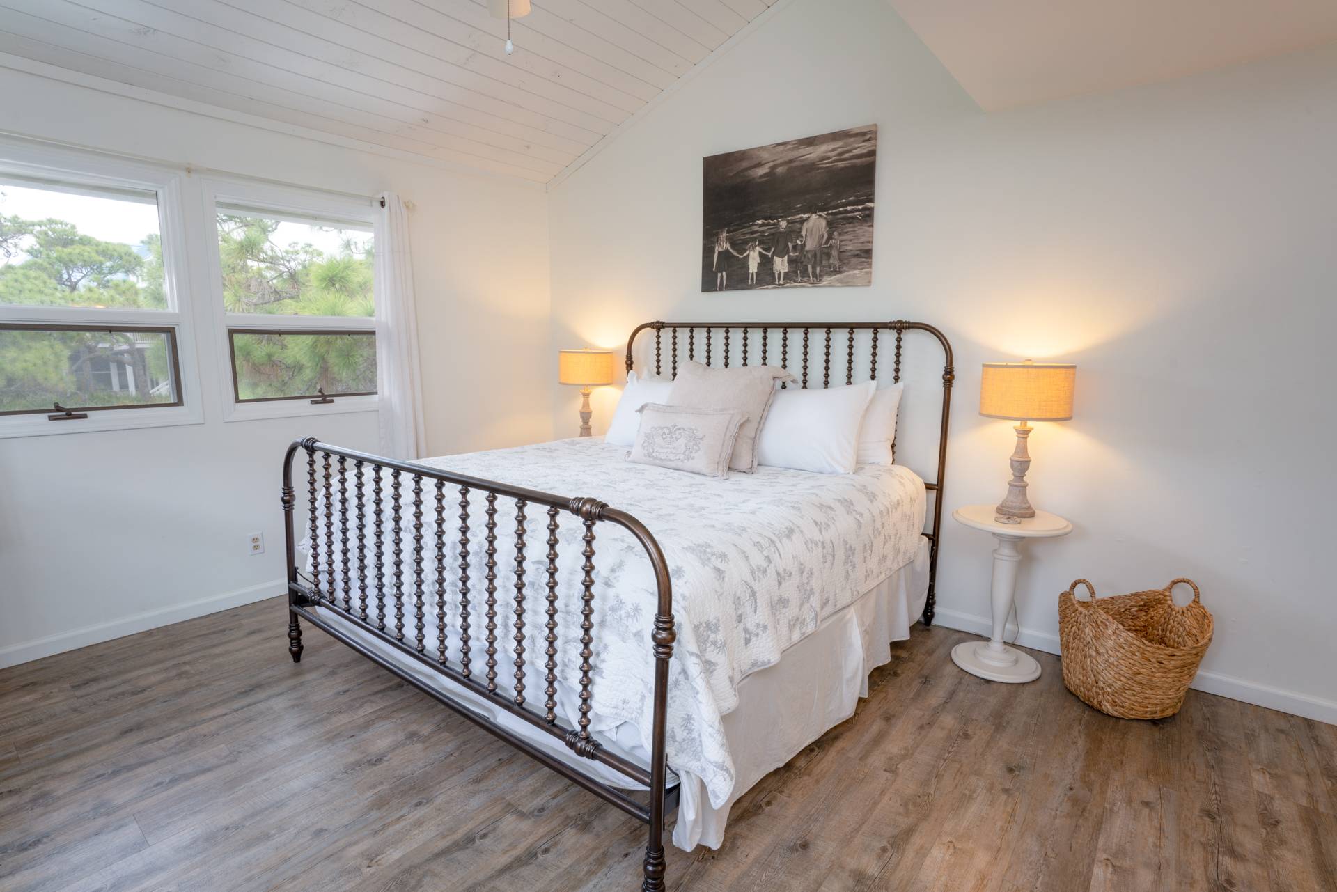 Master King Bedroom w/ private bathroom