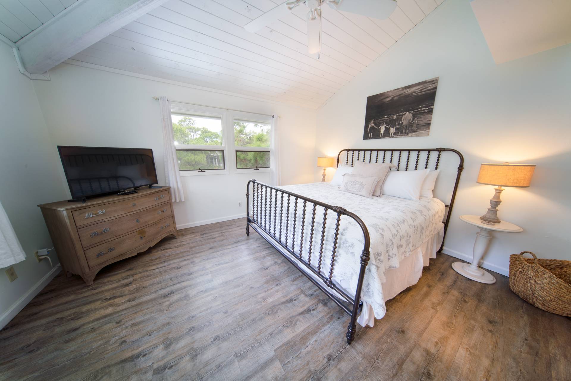 Master King Bedroom w/ private bathroom