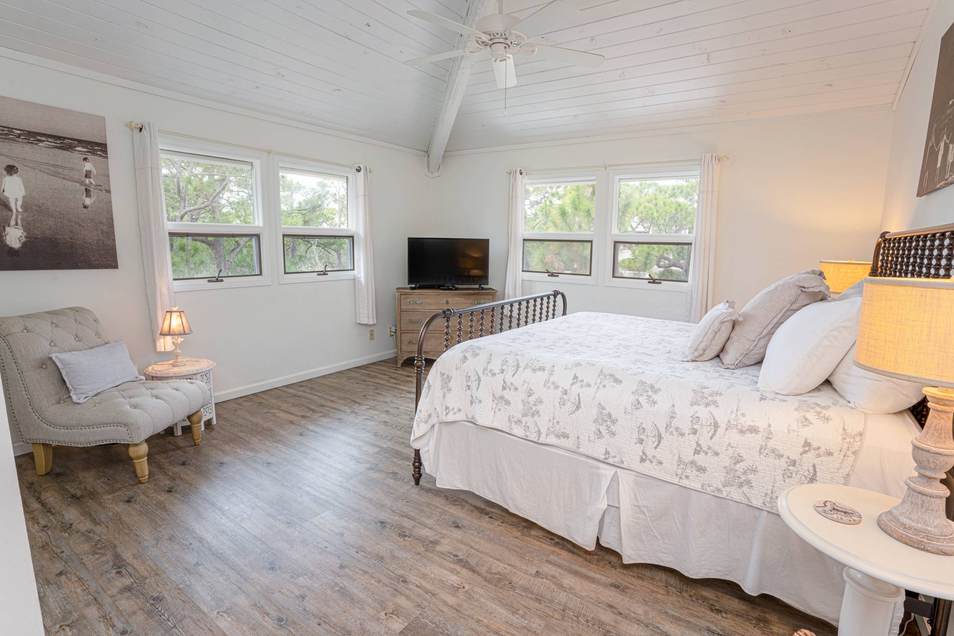 Master King Bedroom w/ private bathroom