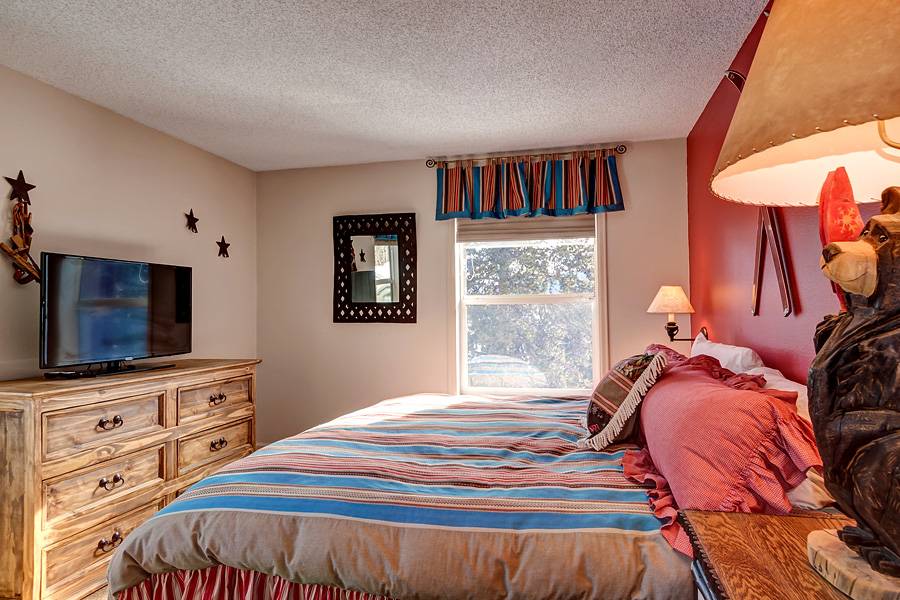 Tyra Summit Breck Hideout Condo SkiIn/SkiOut Summit Mountain Rentals