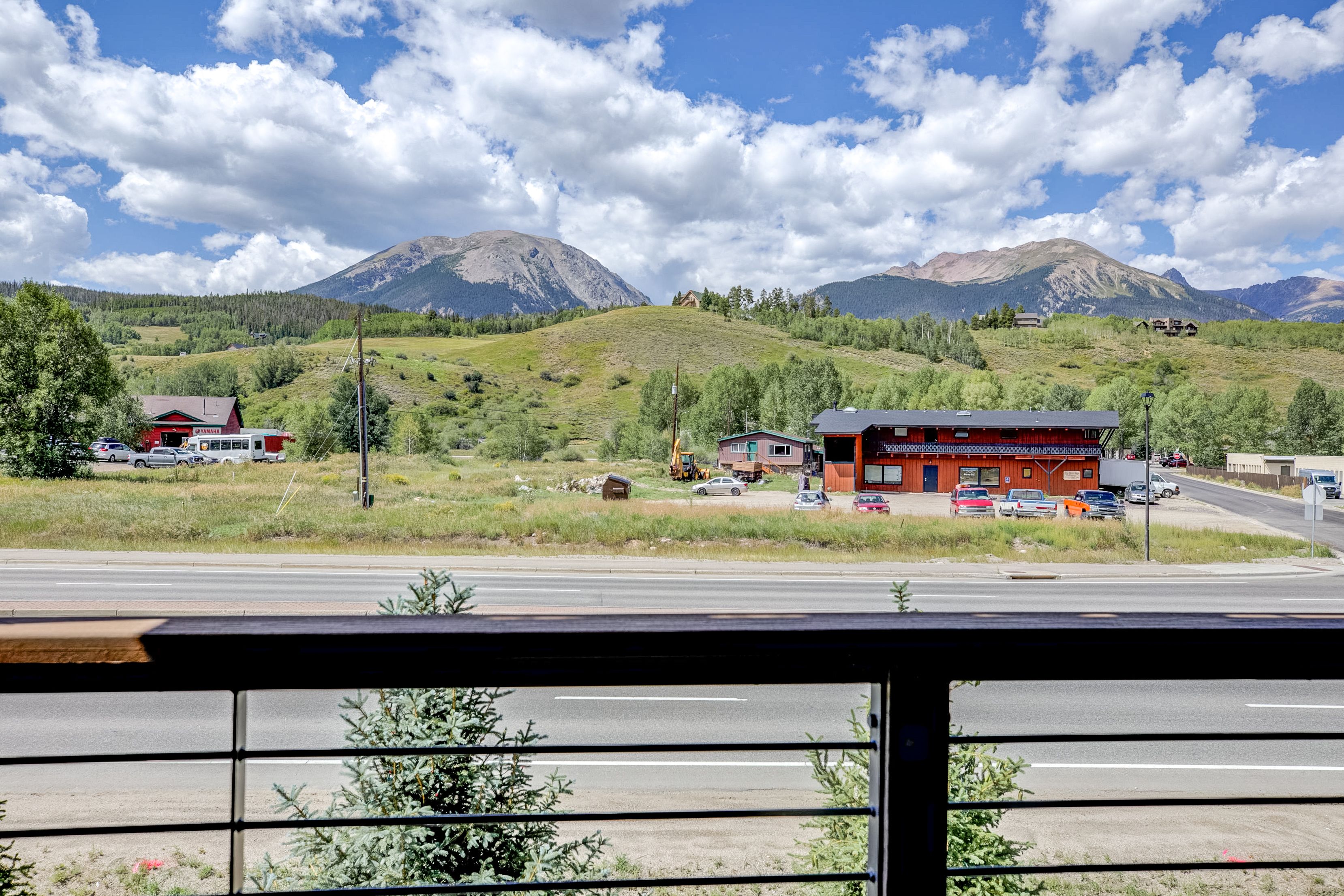 Blue River Flats Retreat Stunning Getaway With Amazing Views Summit