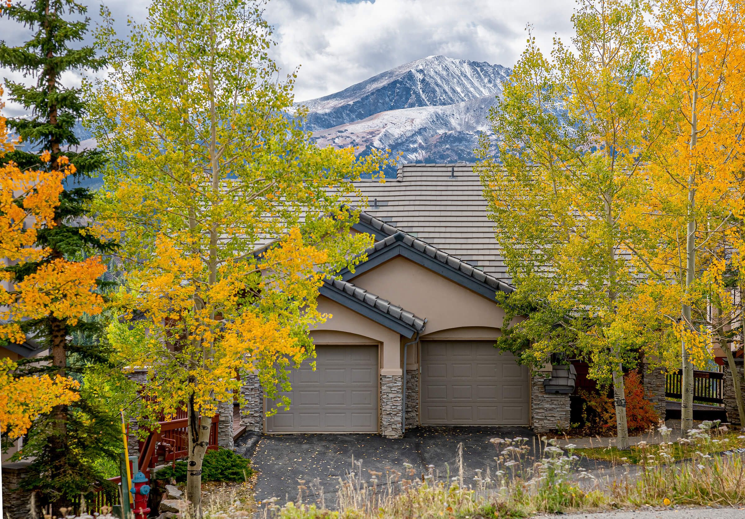 Mountainscape Long Stay Townhome 30+ Day Rental w/ Breathtaking Views