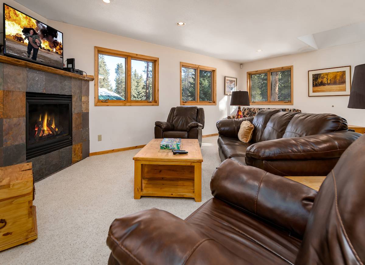 Sherwood Forest Home Peaceful Wooded Setting Hot Tub Summit Mountain Rentals