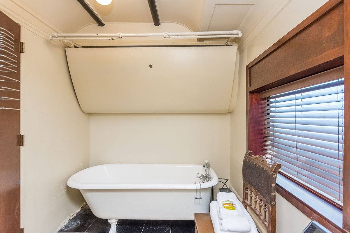 Claw Foot Tub 