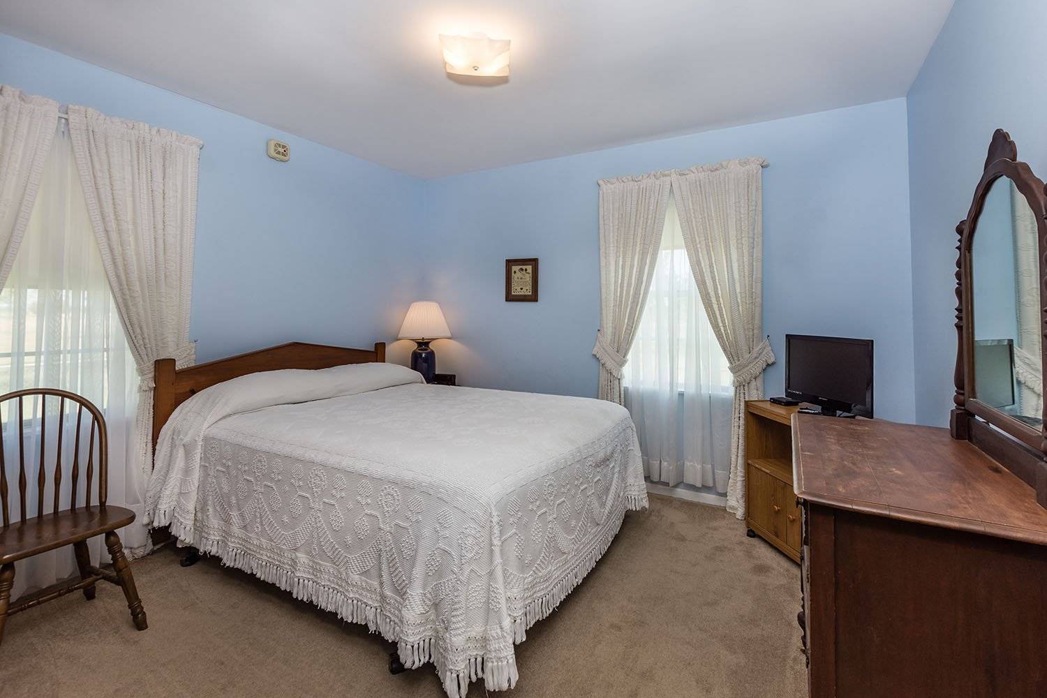 Queen size bedroom 