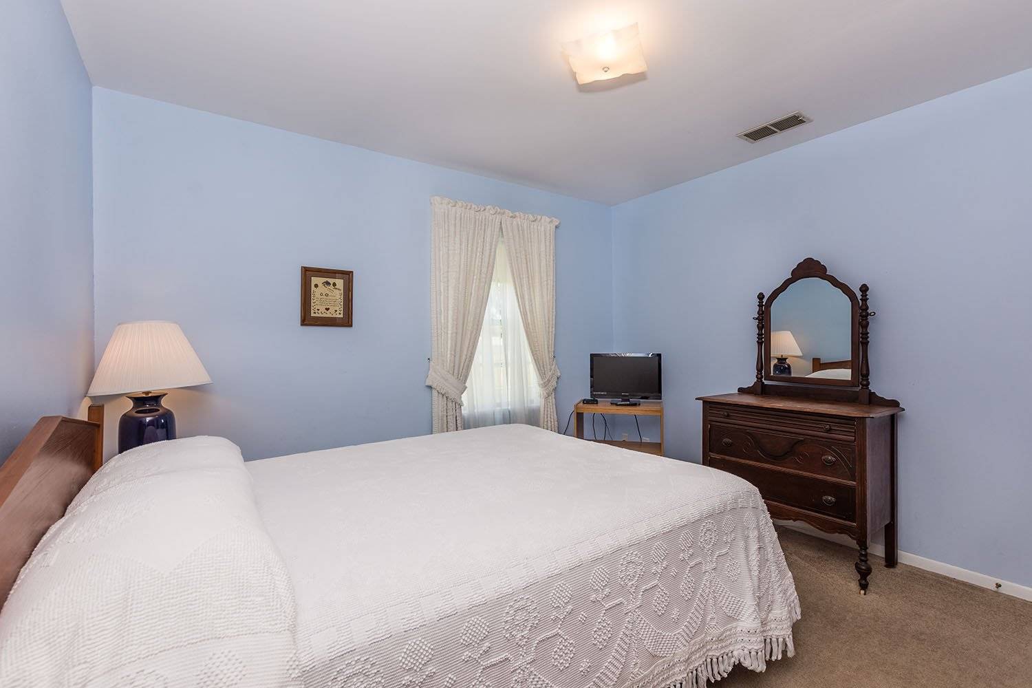 Queen size bedroom 