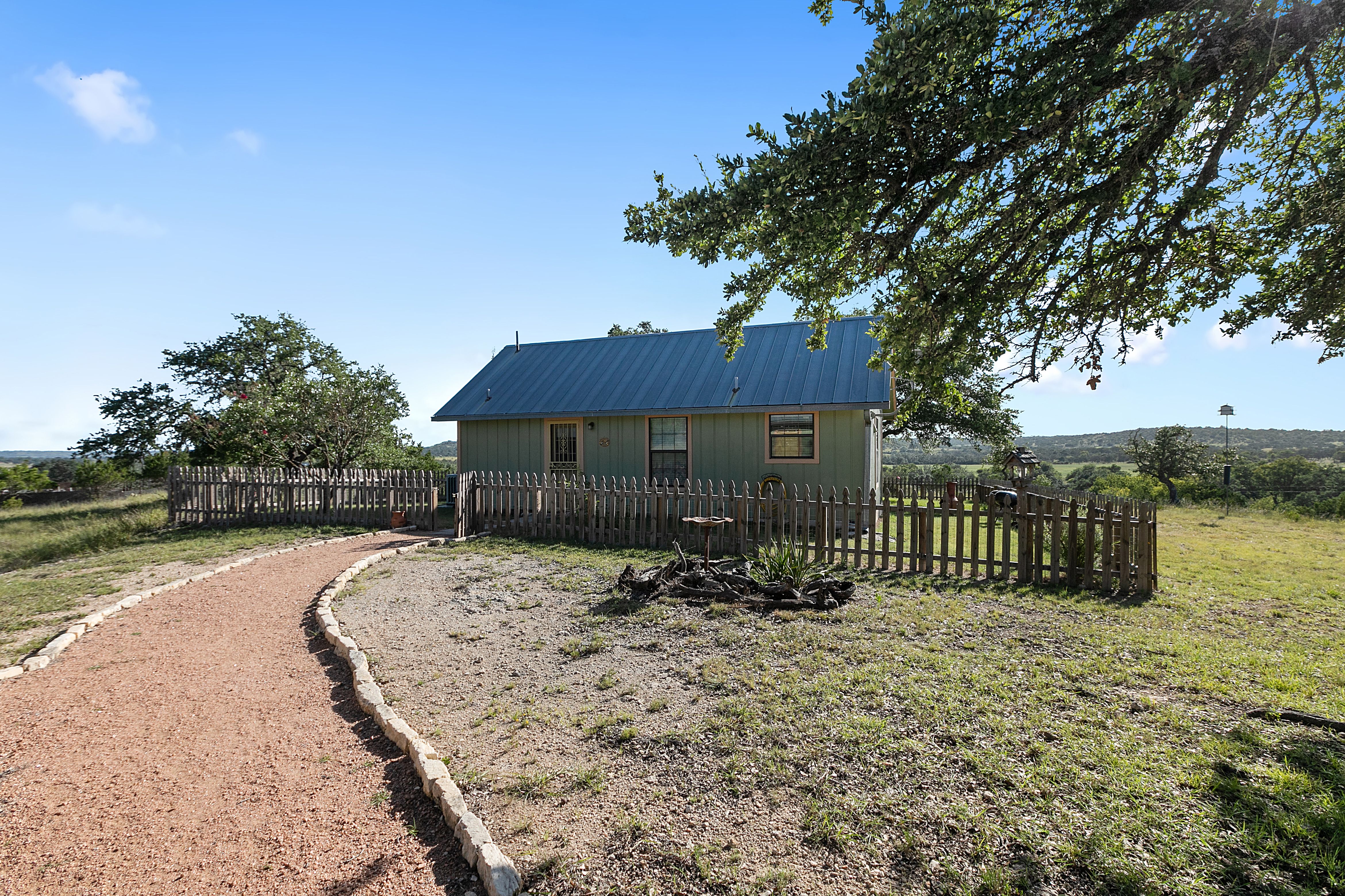 Cottage at Twin Oaks Dog Friendly Fredericksburg Escapes