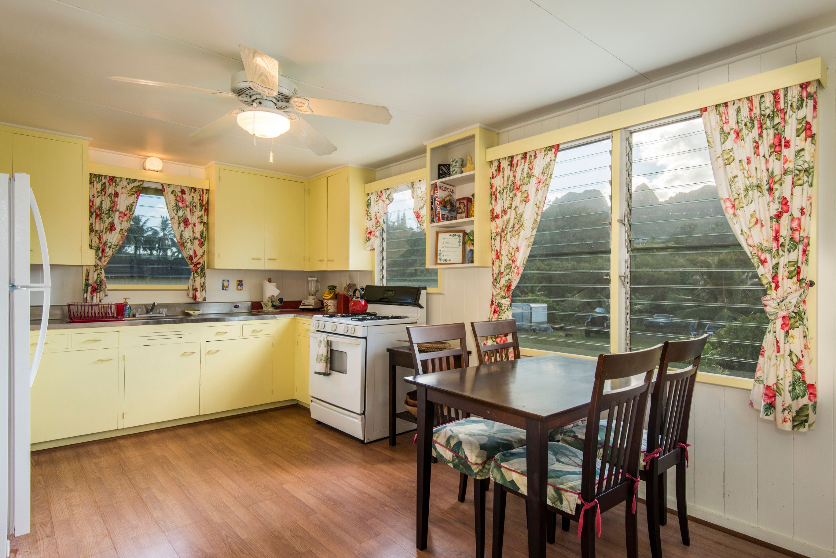 Hibiscus Hula Beach Cottage, Steps to Anahola Bay, TVNC 5067 Garden