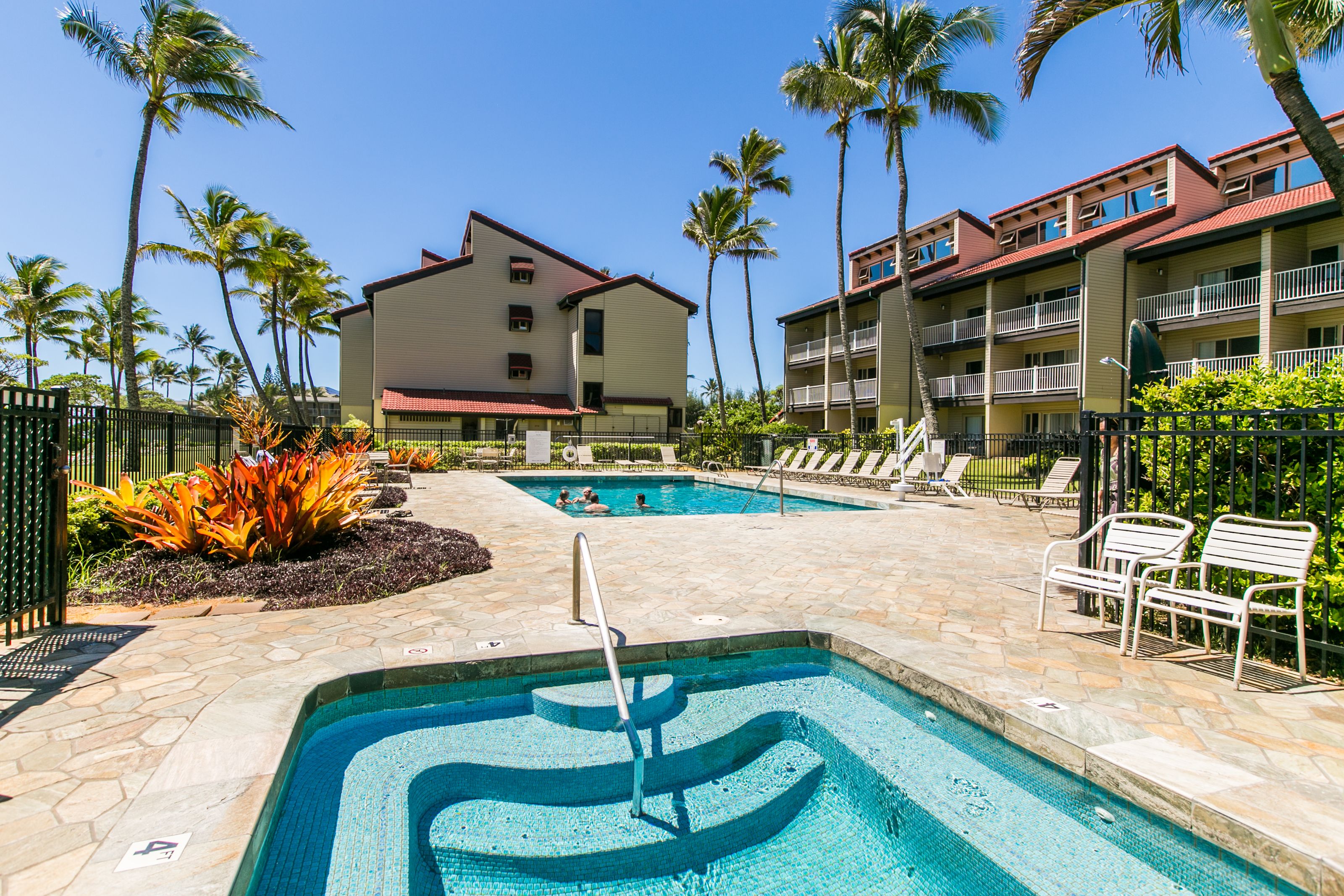 Kapaa Shore Resort 202, Oceanfront, 2nd Floor Garden Island