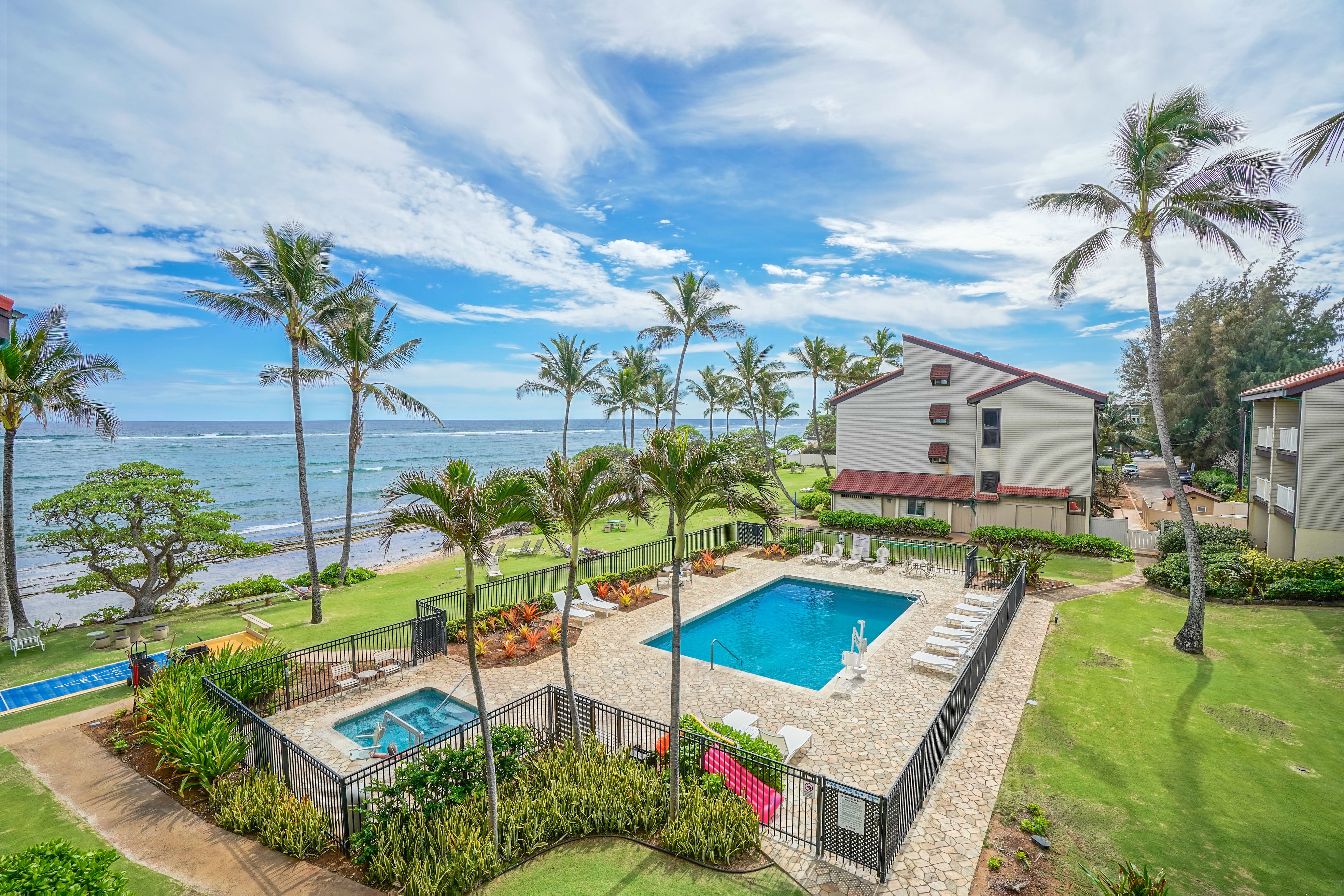 Kapaa Shore Resort 324, Ocean View, Top Floor Garden Island