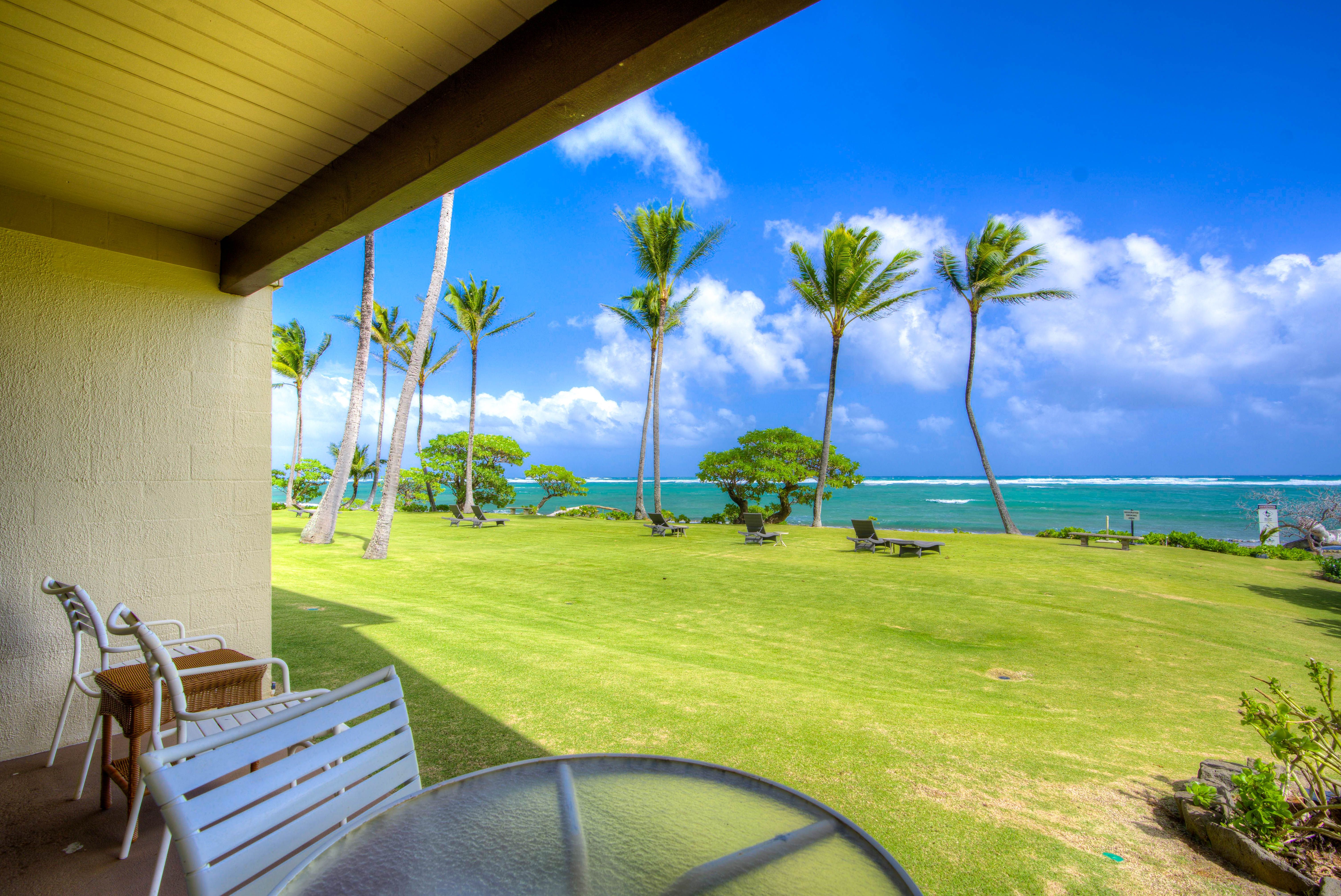 Kapaa Shore Resort A101, Oceanfront, End Unit! Garden Island