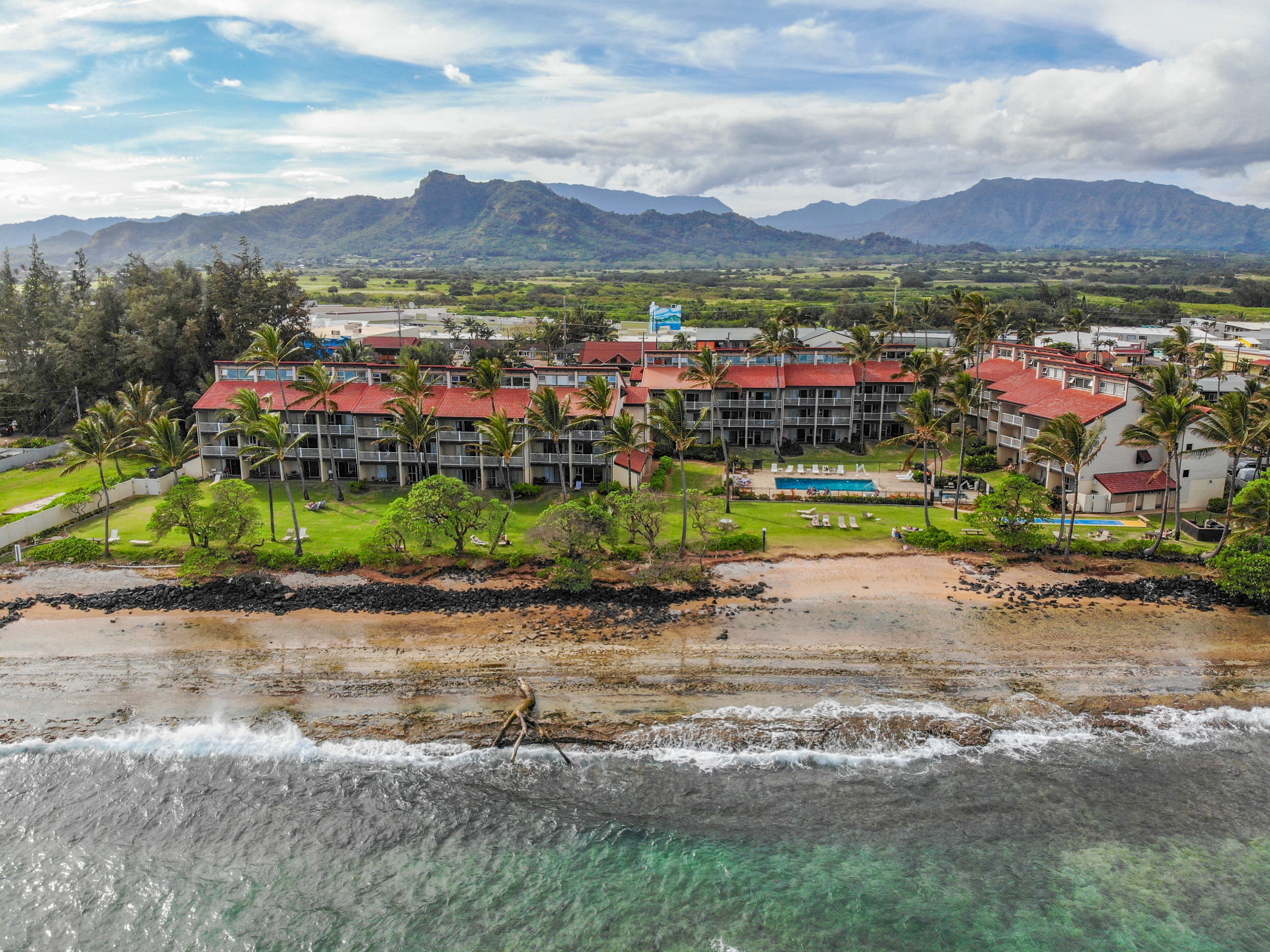 Kapaa Shore Resort A101, Oceanfront, End Unit! Garden Island