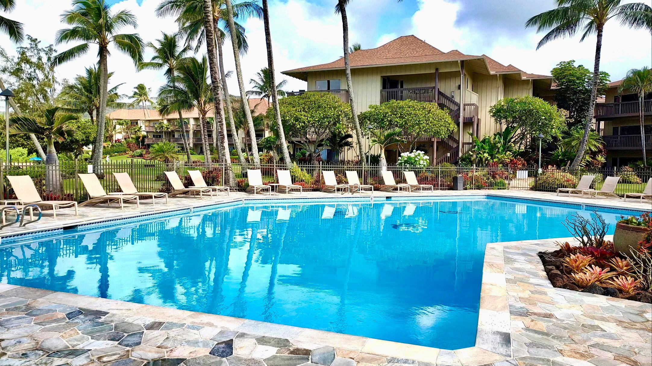 Lae Nani #536, Oceanfront, Top/3rd Floor, End Unit | Garden Island