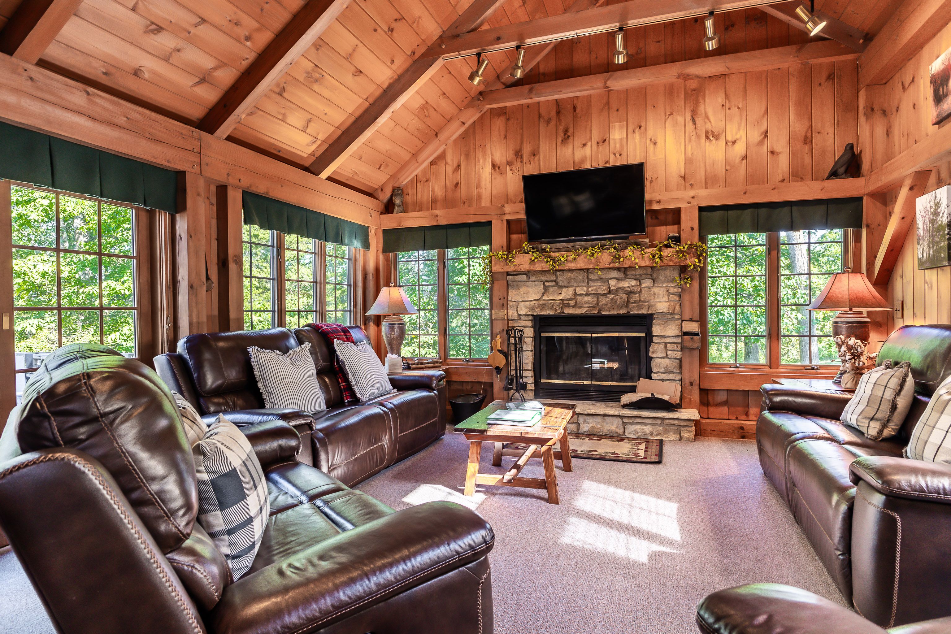 5BR Galena Territory Rental with Seven Person Hot Tub