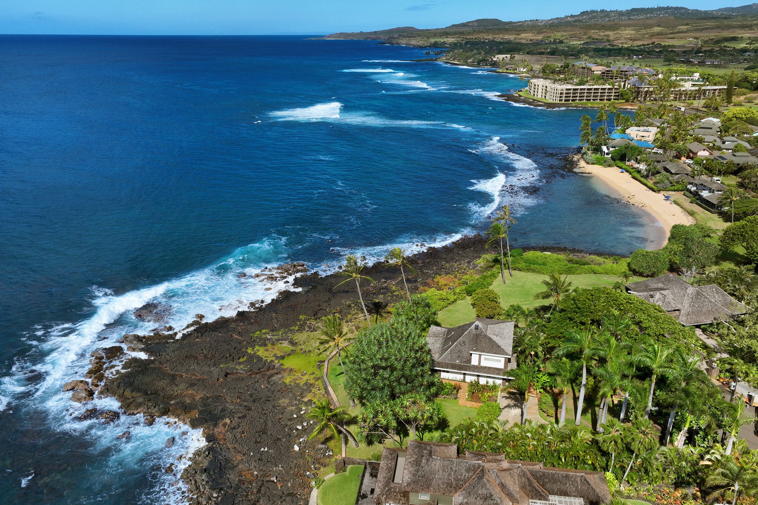 Stone House - Beachfront Home with 180 Degree Coastline Views