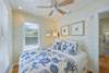 QUEEN W/SMALL CLOSET & CEILING FAN