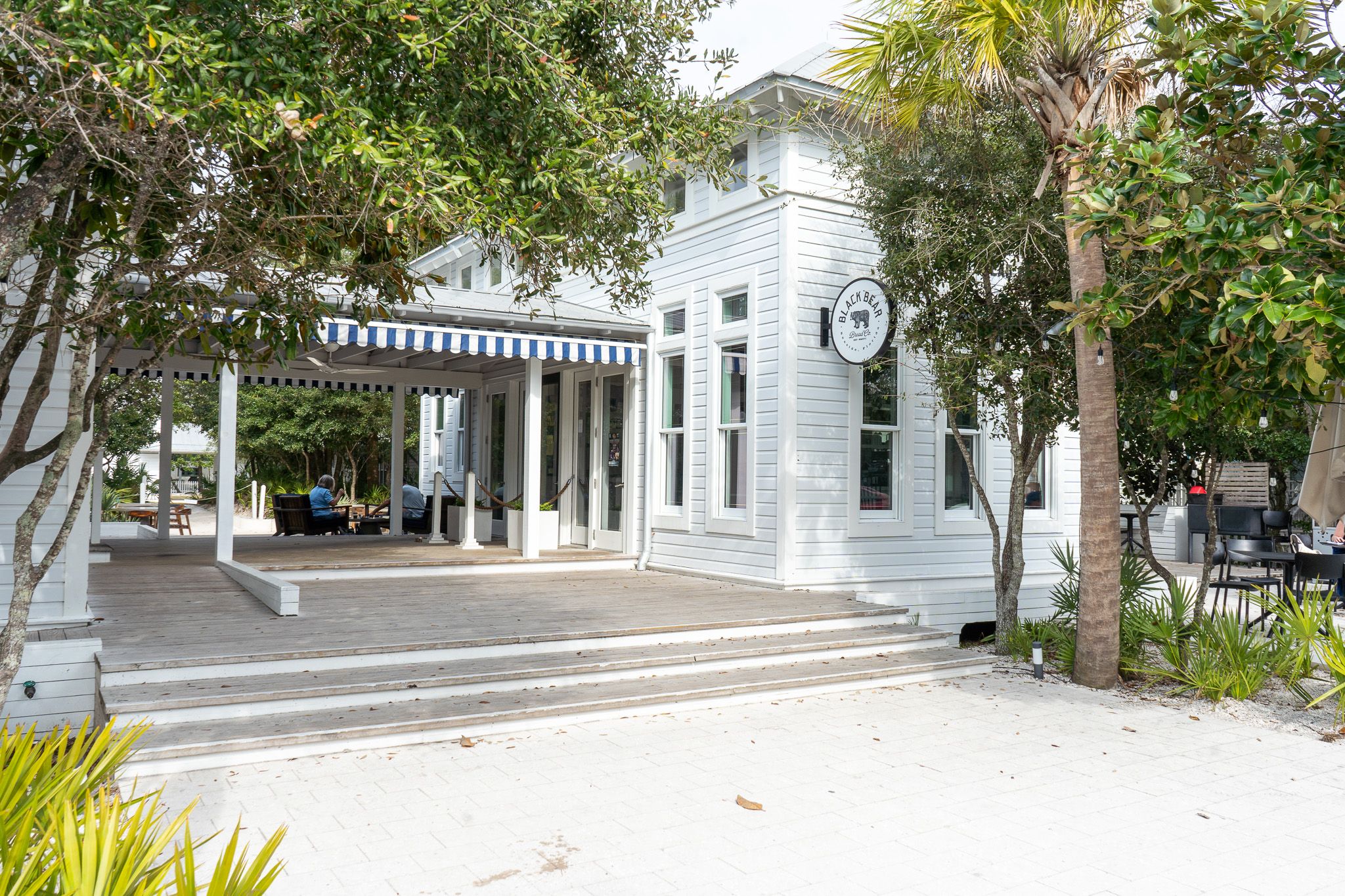 WALK TO THREE COFFEE SHOPS IN TOWN, BLACK BEAR BREAD CO