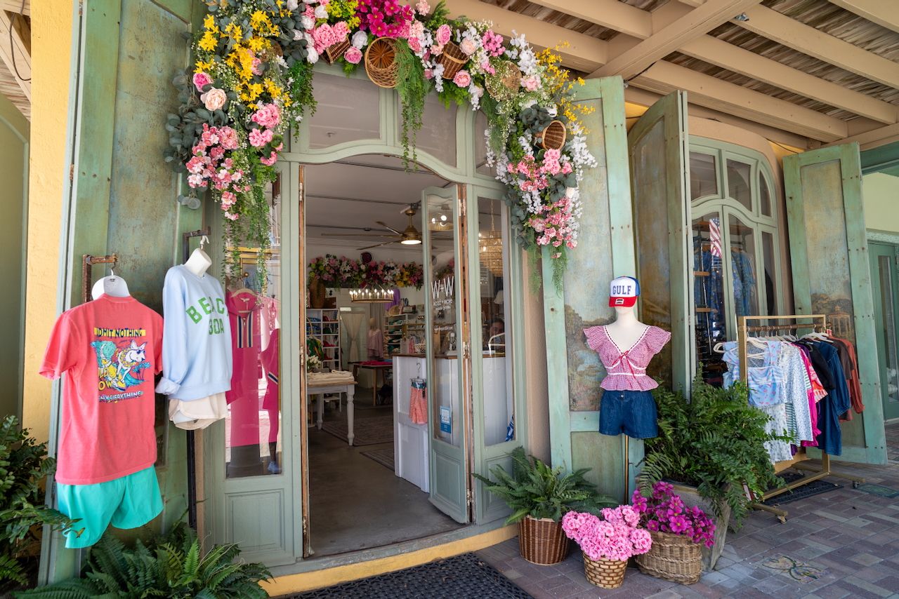 WALK TO SEVERAL CHARMING BOUTIQUE OPTIONS IN TOWN