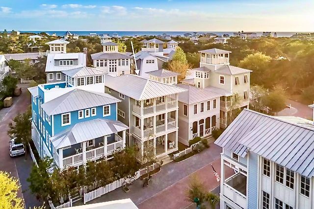 AERIAL VIEW OF SOUTHERN COMFORT LOCATION TO BEACH