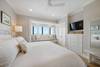 KING ROOM WITH FLATSCREEN AND WINDOW SEAT KING ROOM WITH FLATSCREEN AND WINDOW SEAT