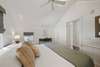 KING ALTERNATE VIEW TO HALL SHARED BATH
