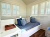 BEAUTIFUL NATURALLY LIT THIRD FLOOR BEAUTIFUL NATURALLY LIT THIRD FLOOR