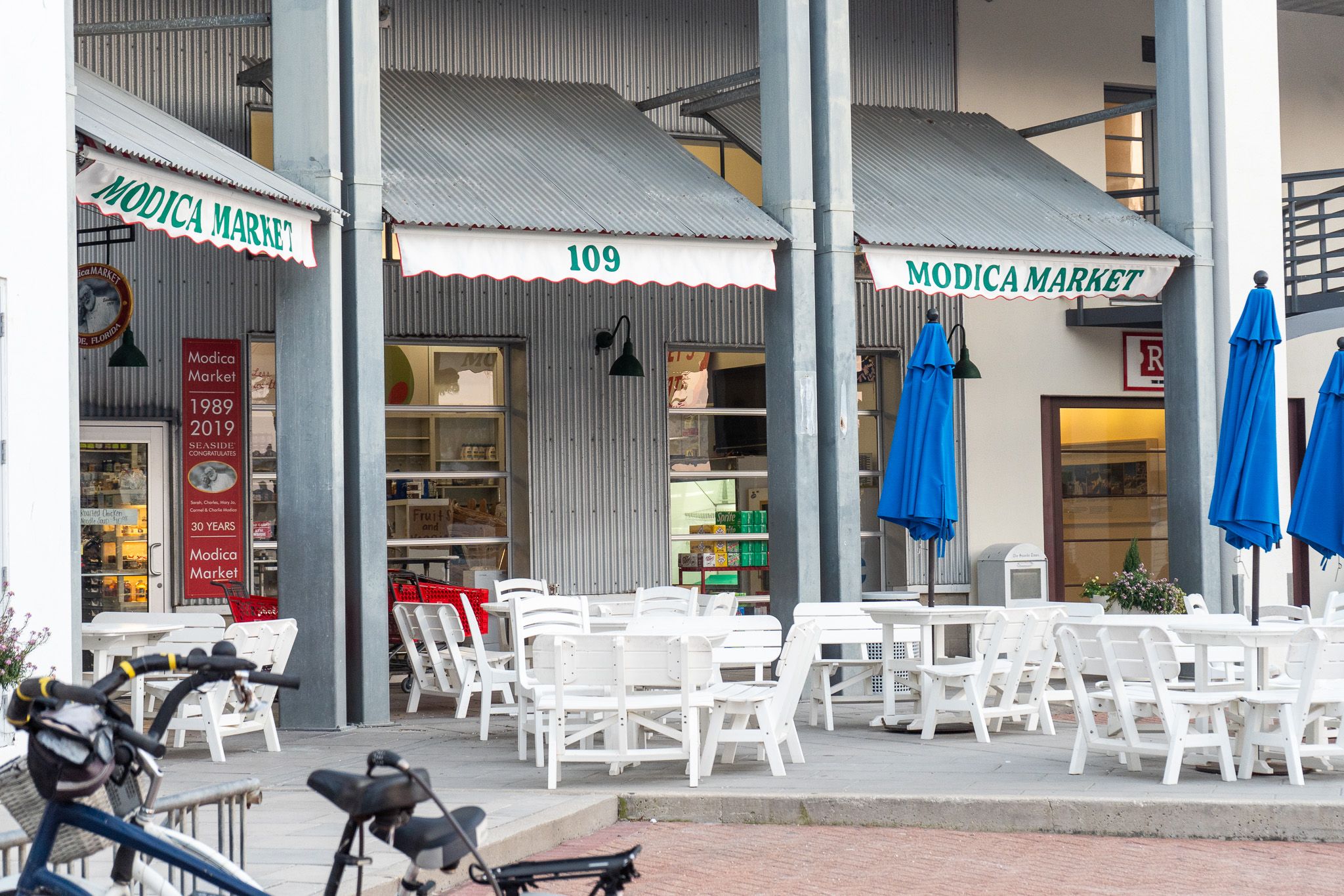 3 MINUTE WALK TO GOURMET GROCER MODICA MARKET IN TOWN