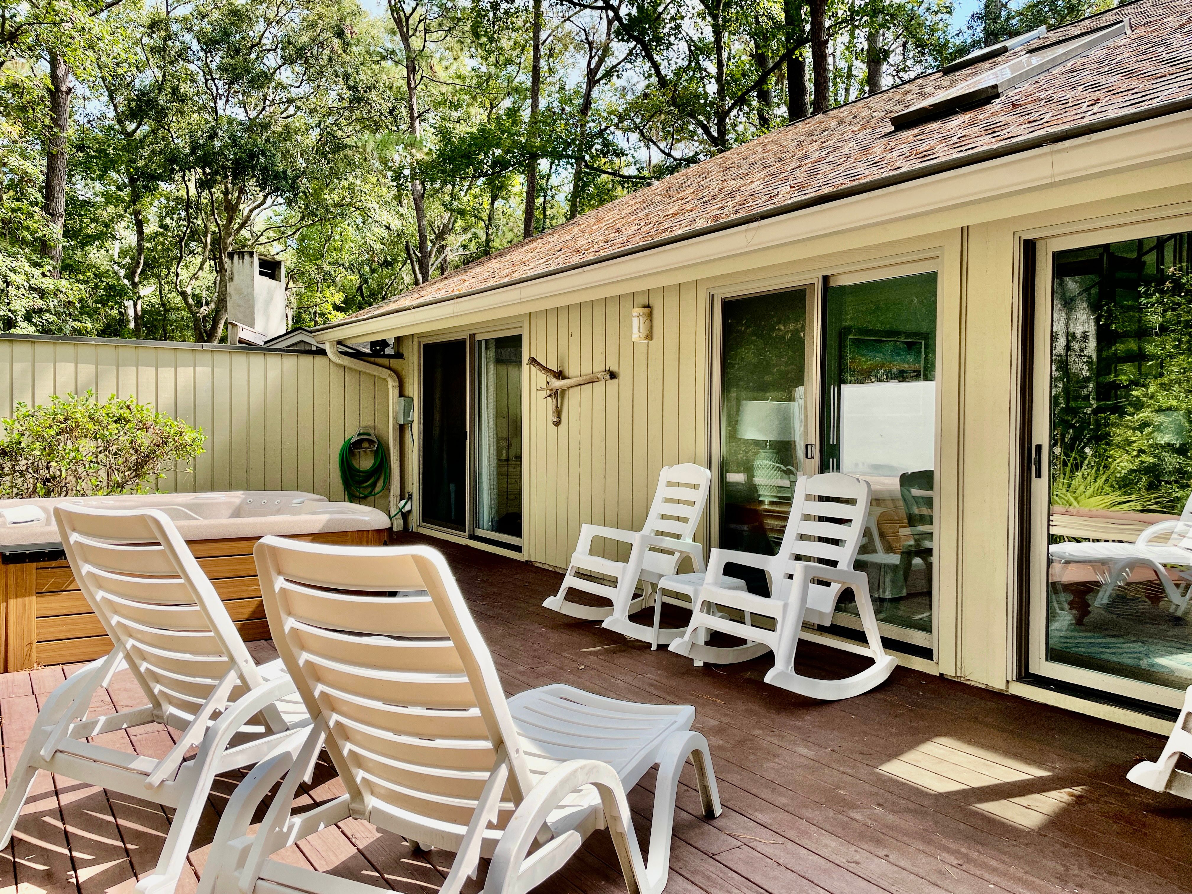 8 Pine Court host2coast