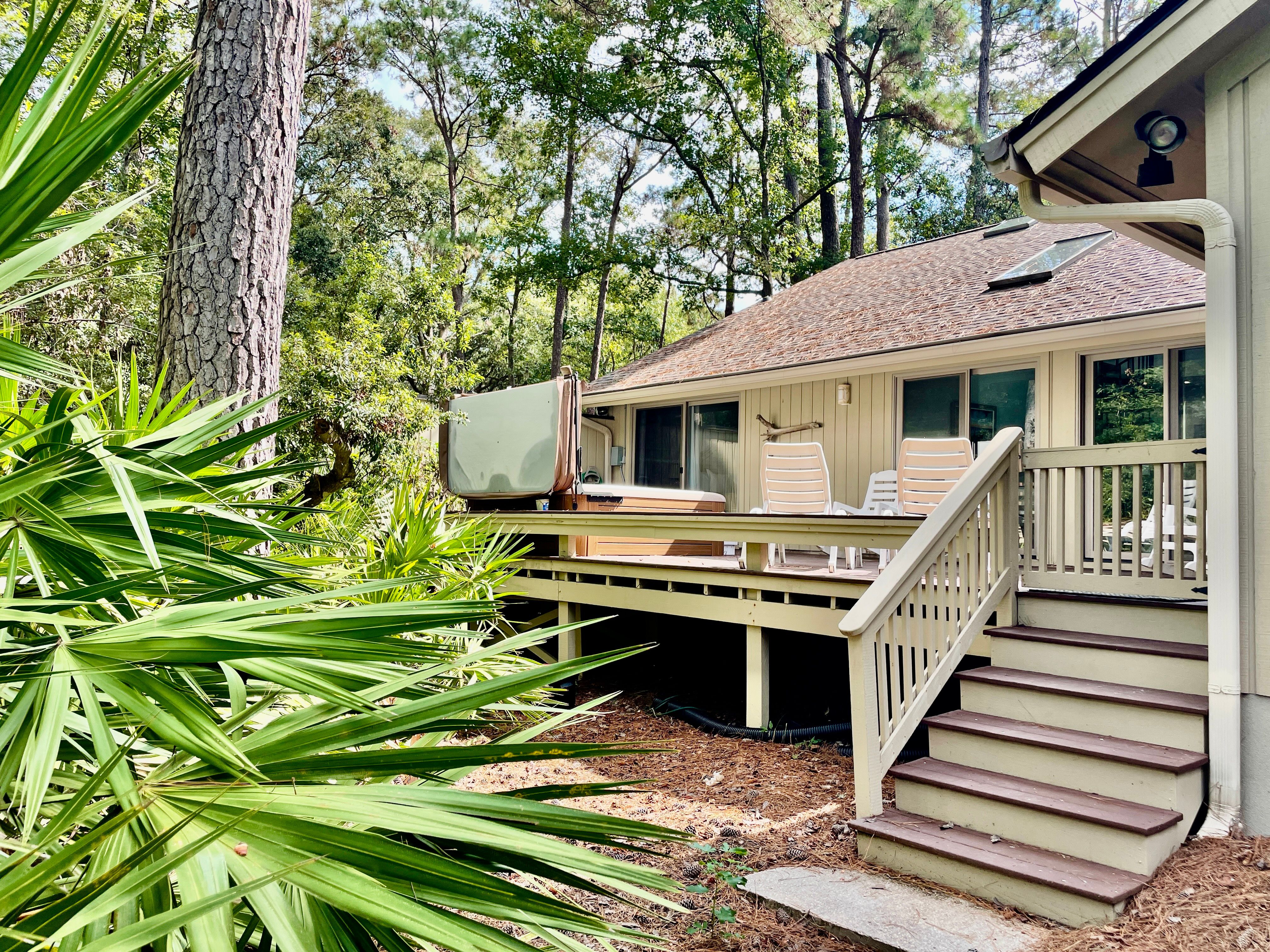 8 Pine Court host2coast