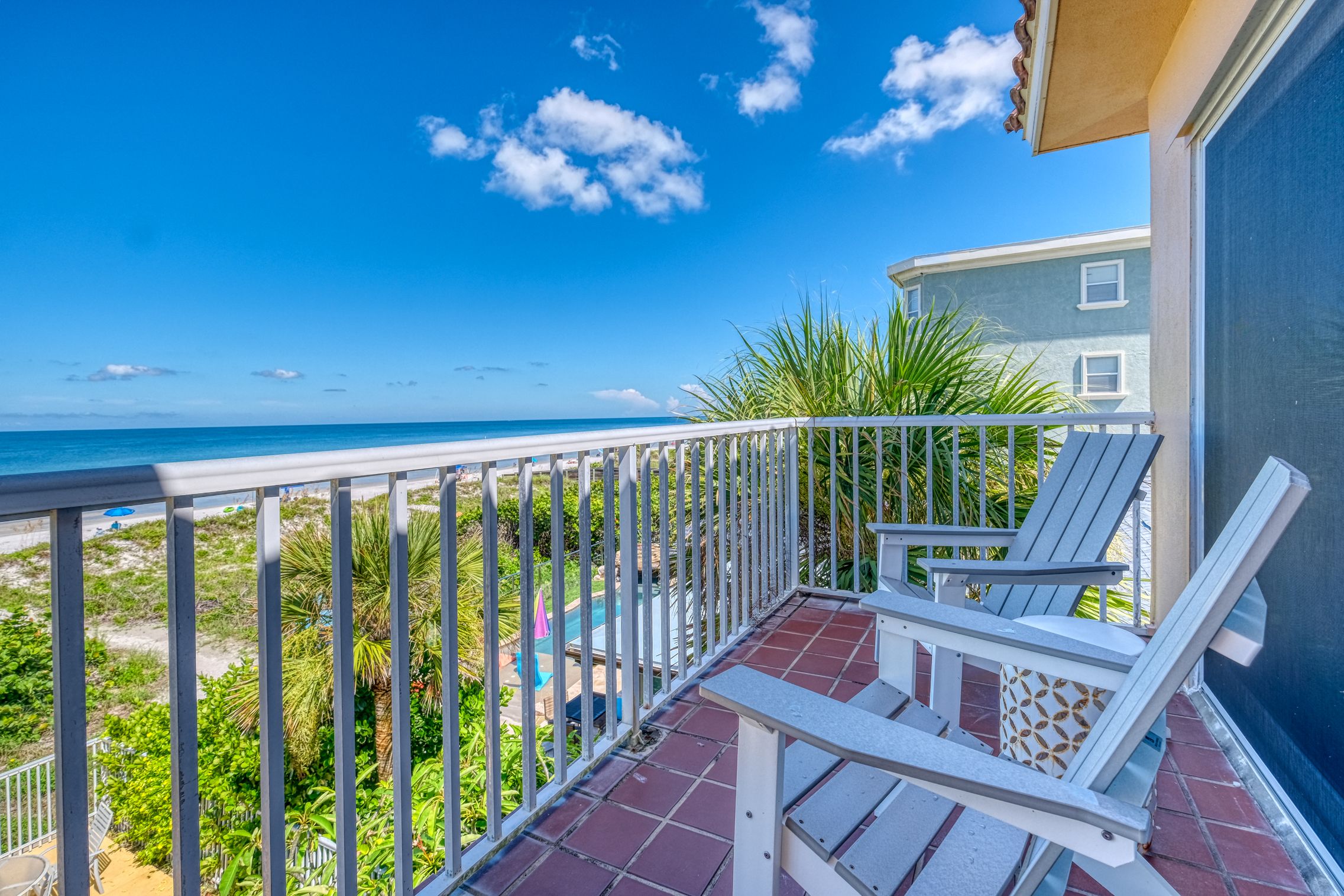 78 "On the Rocks" The Seaside Property Shoppe