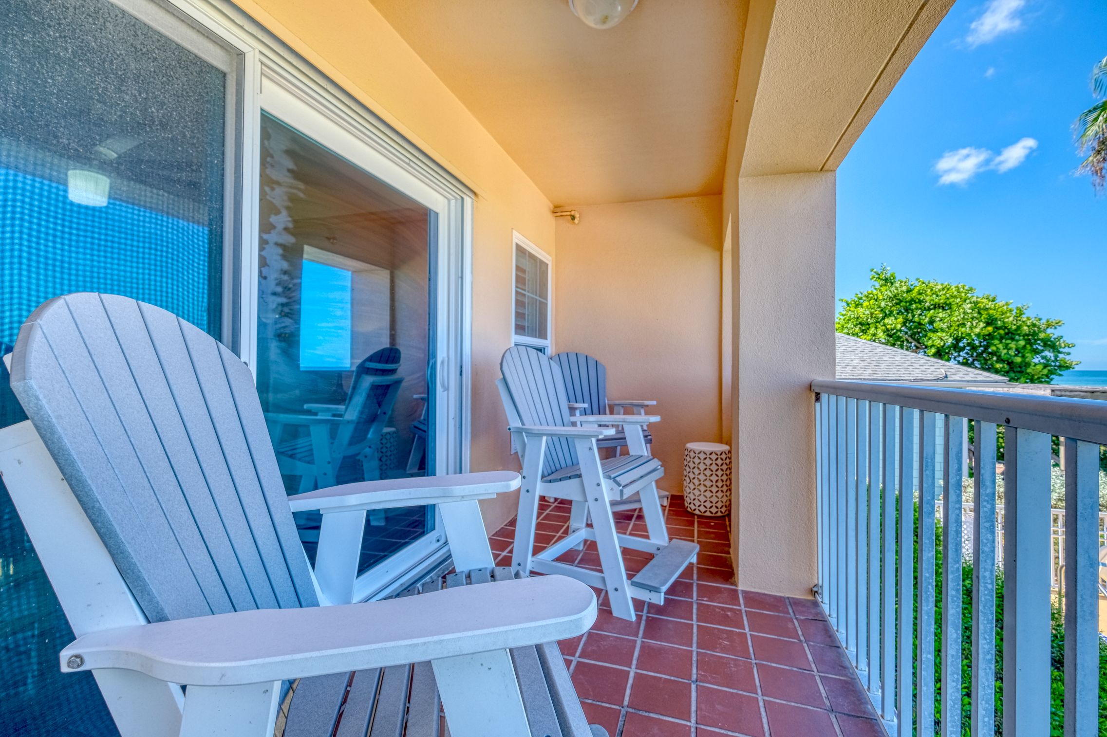 78 "On the Rocks" The Seaside Property Shoppe