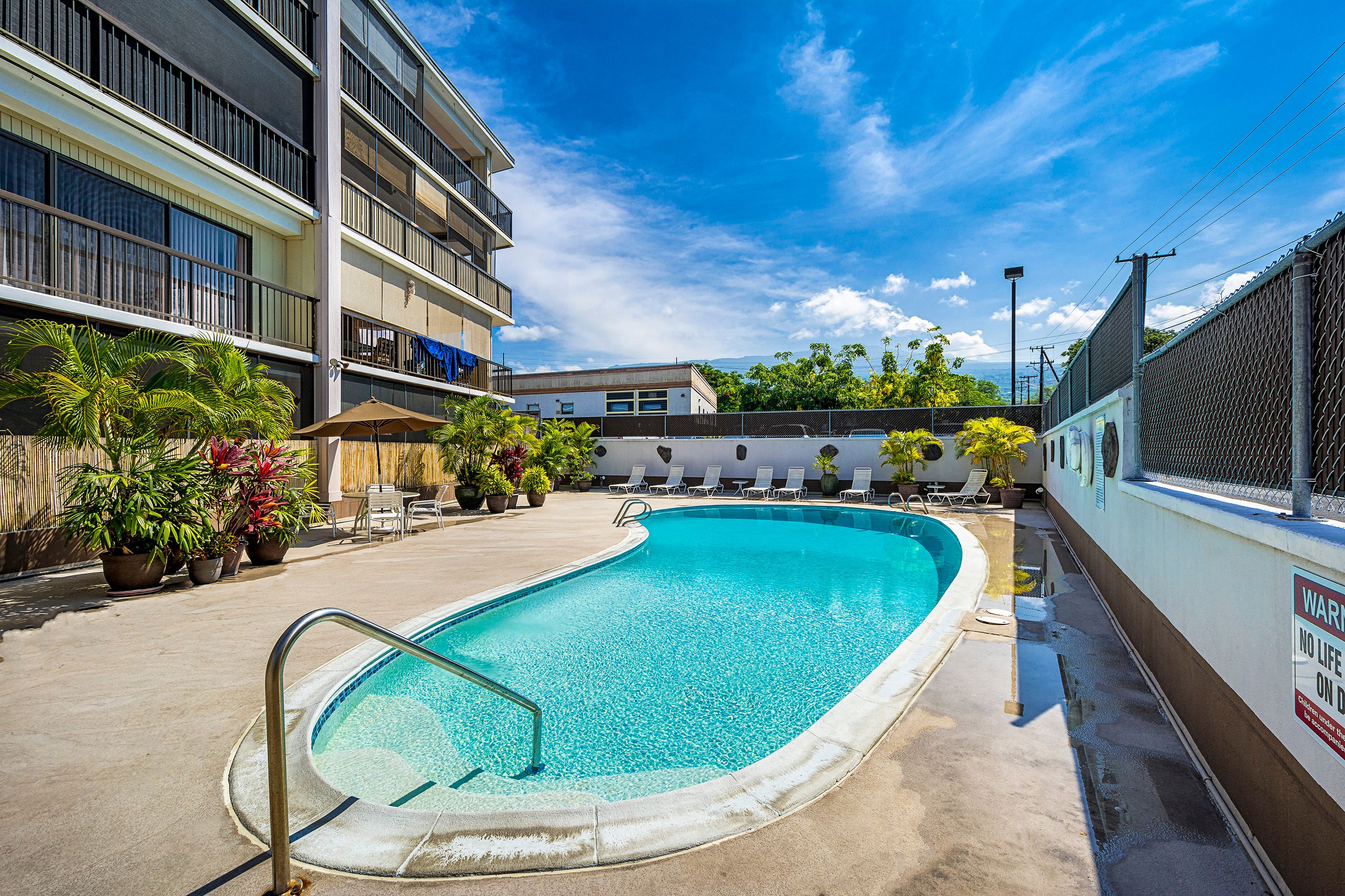 Kona Plaza402 Knutson & Associates