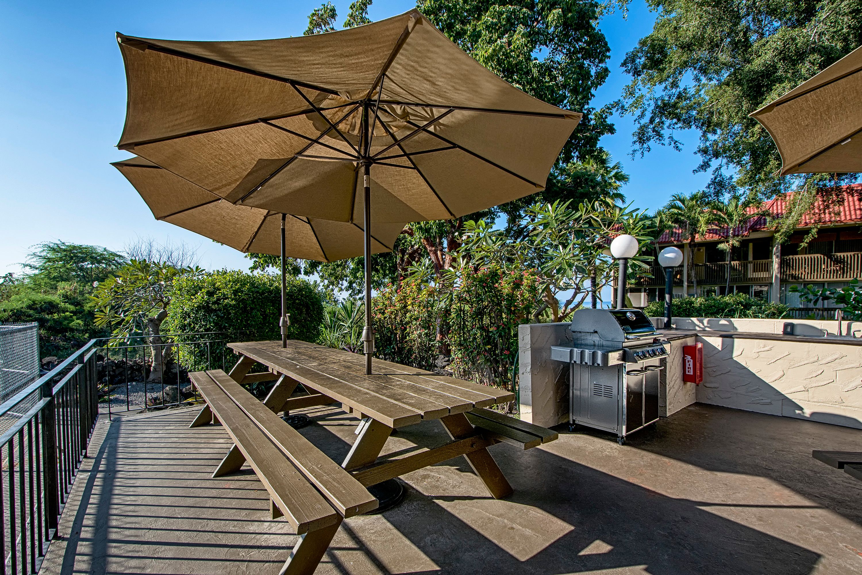 Kona Mansions229 Knutson & Associates