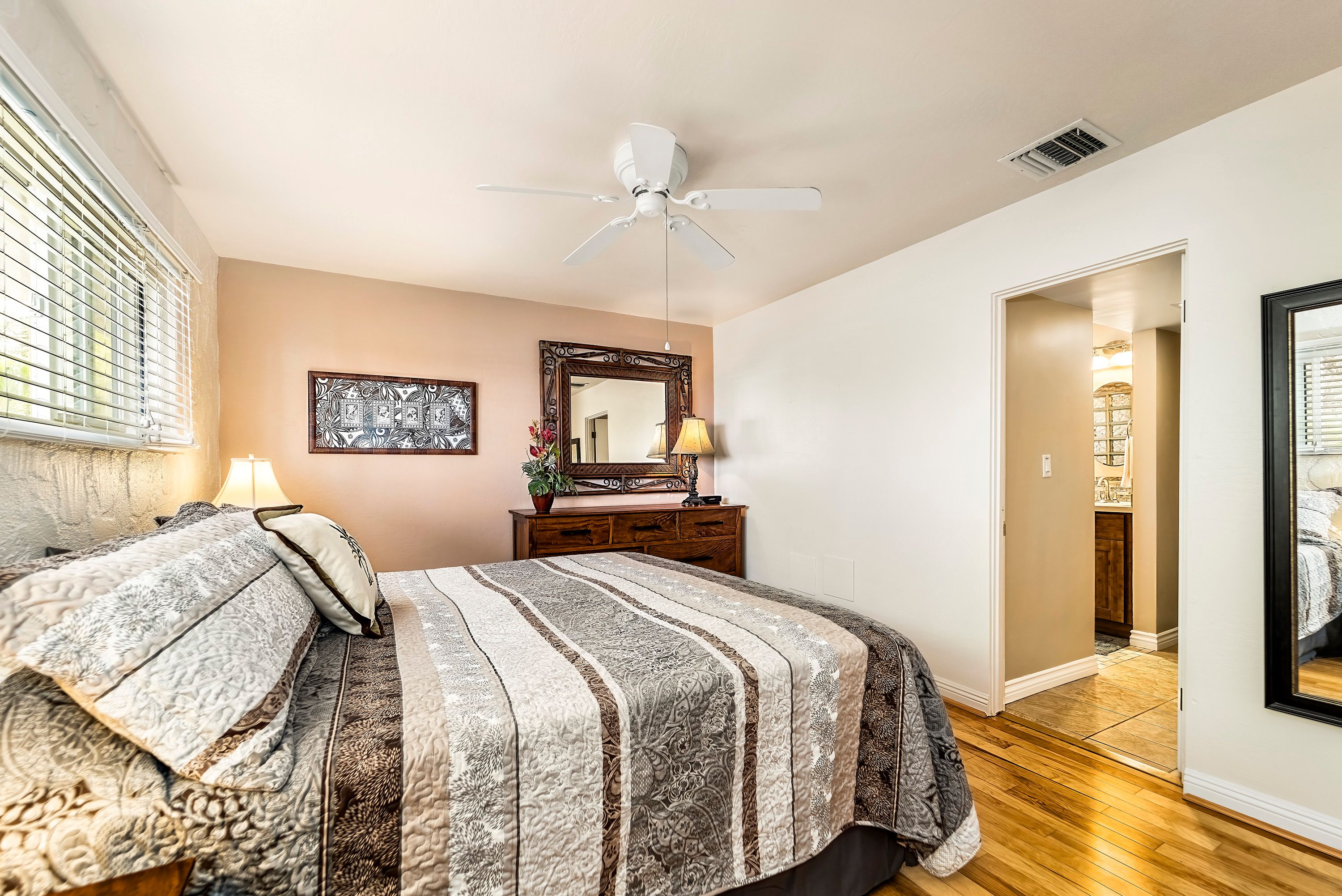 Casa De Emdeko 237 Knutson & Associates