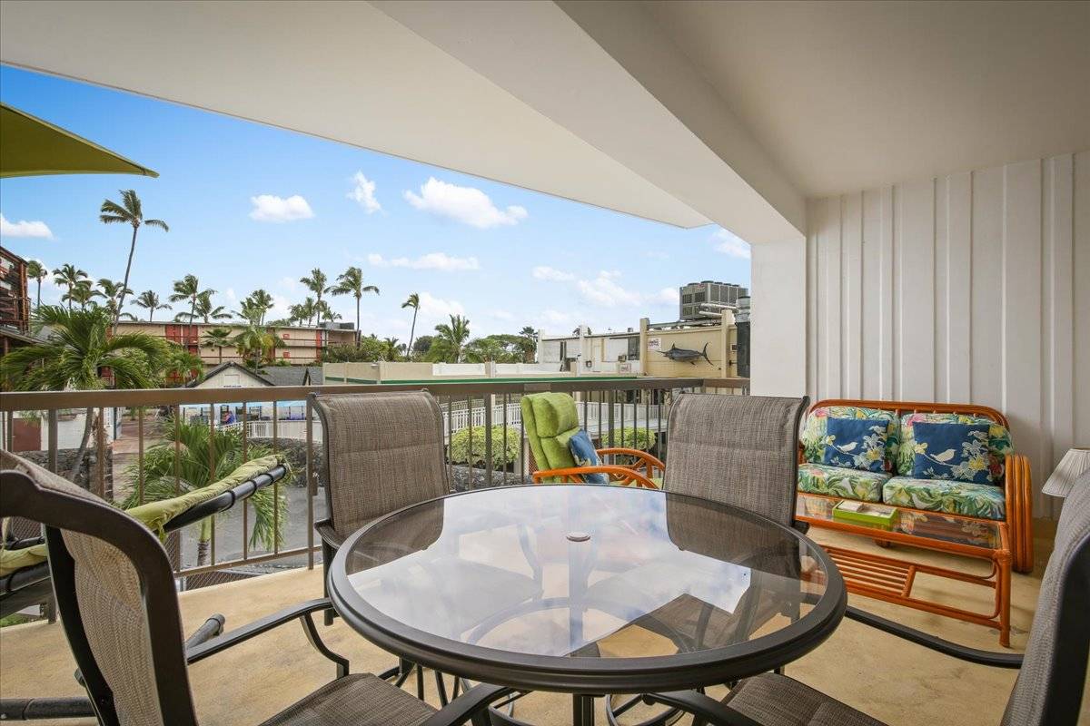 Kona Plaza210 Knutson & Associates