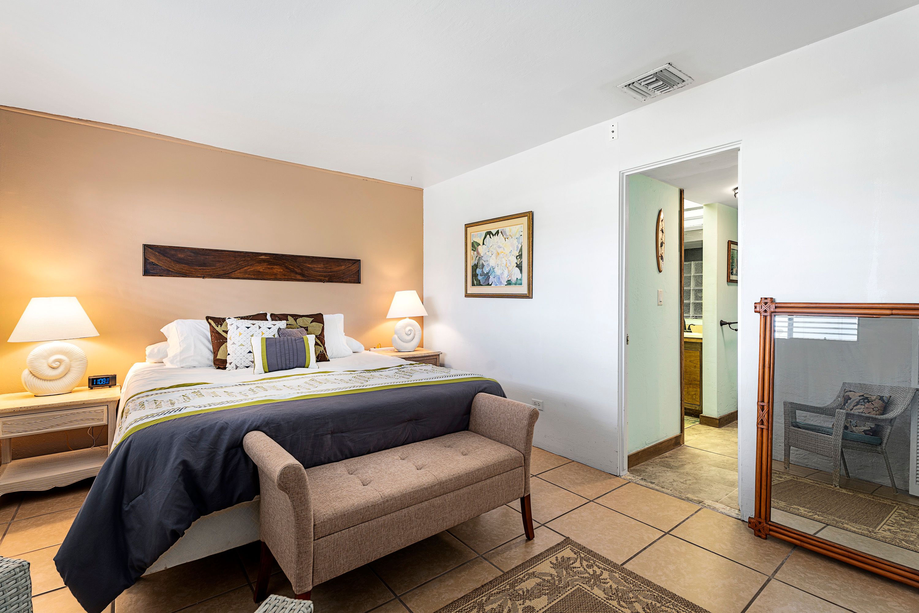 Casa De Emdeko 230 Knutson & Associates