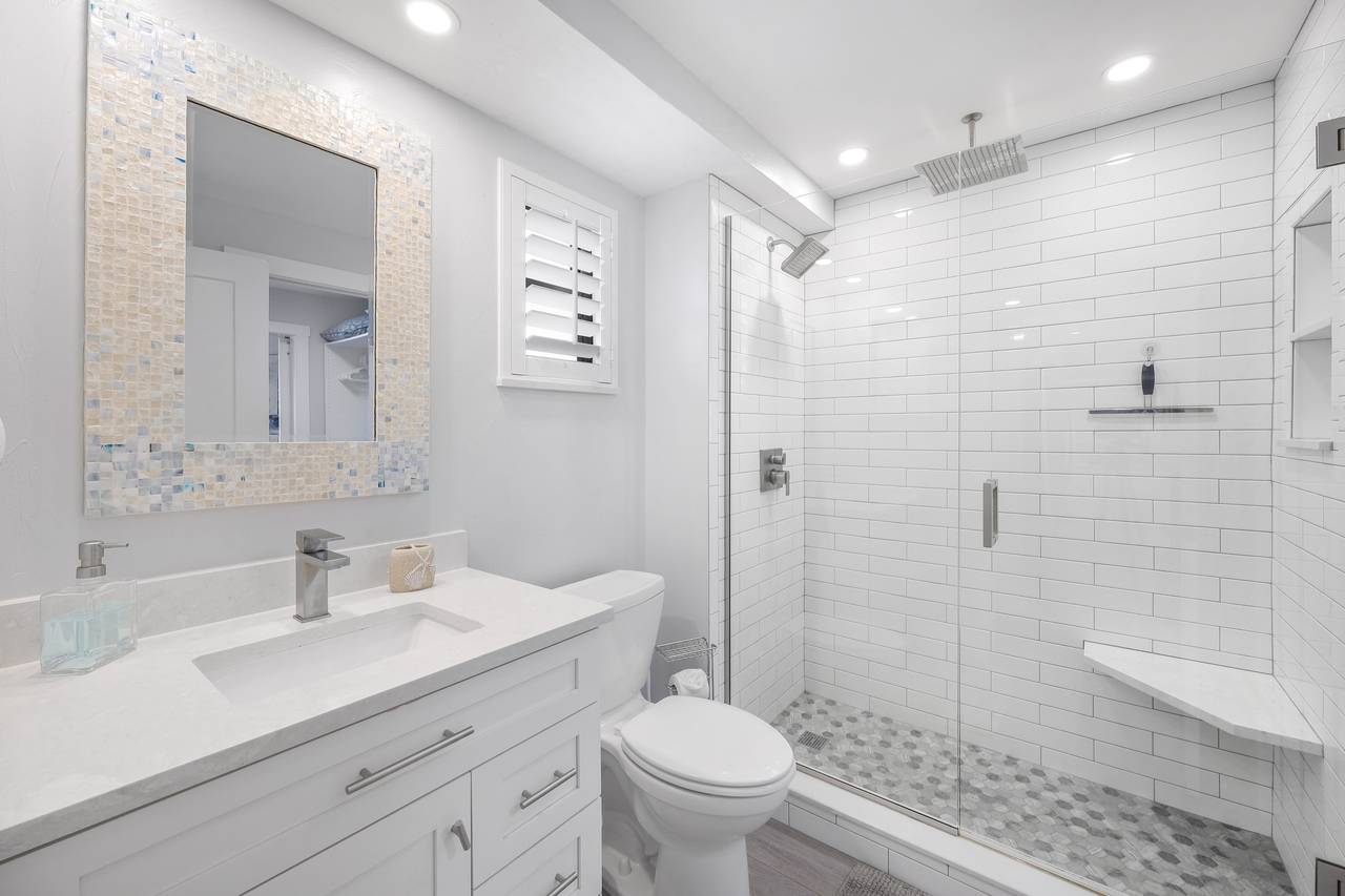 Upstairs Bathroom Upstairs Bathroom