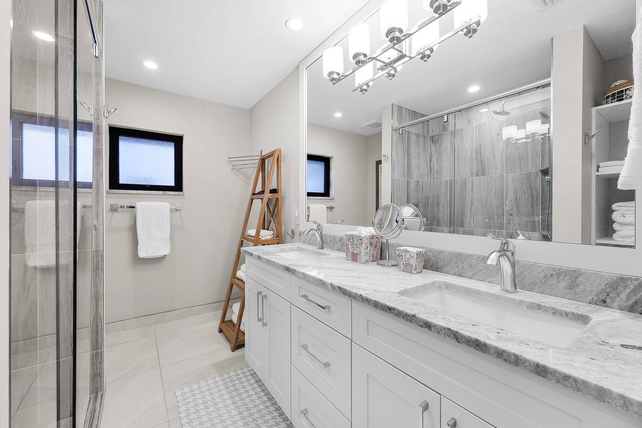 Guest Bathroom Guest Bathroom