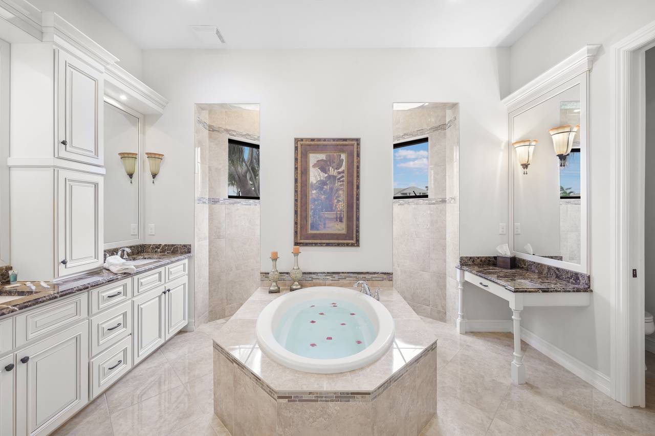 Master Bathroom Master Bathroom