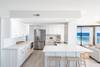 Kitchen & Breakfast Bar