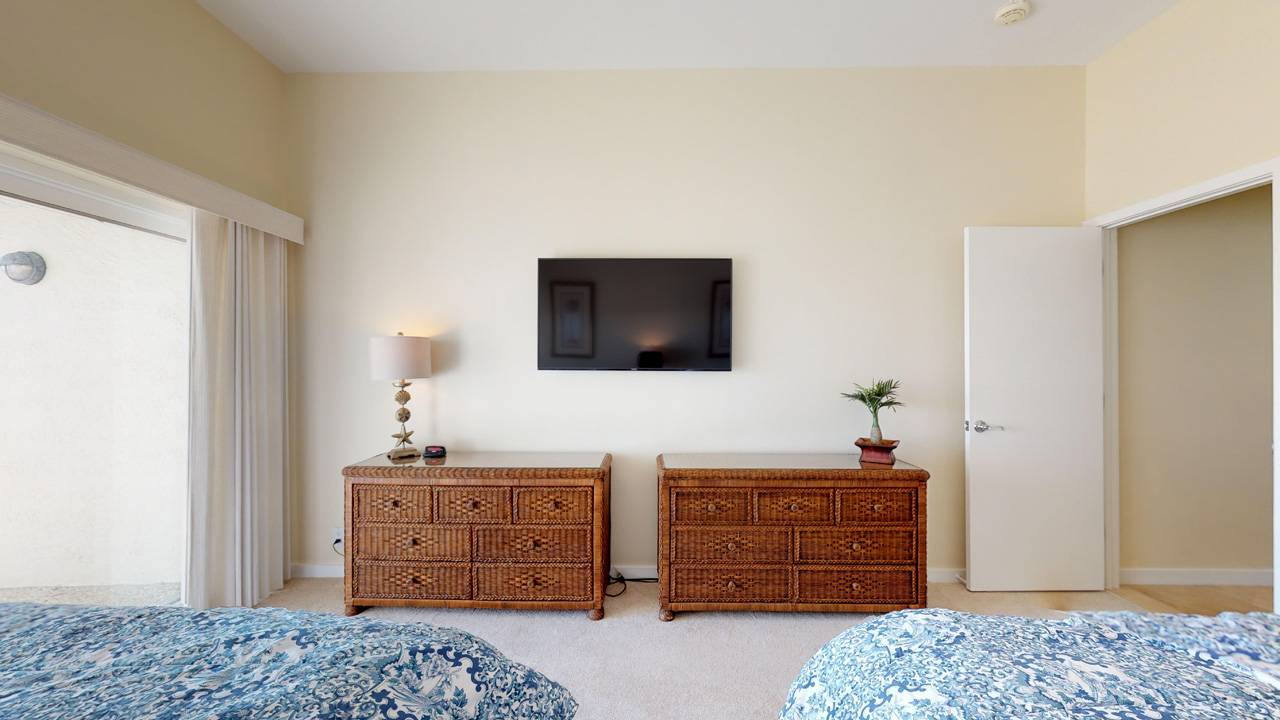 Bedroom 2 with HDTV