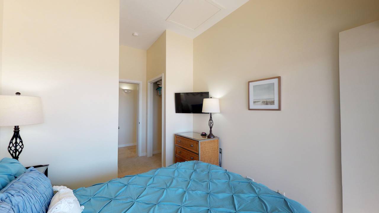 Bedroom 3 with HDTV 