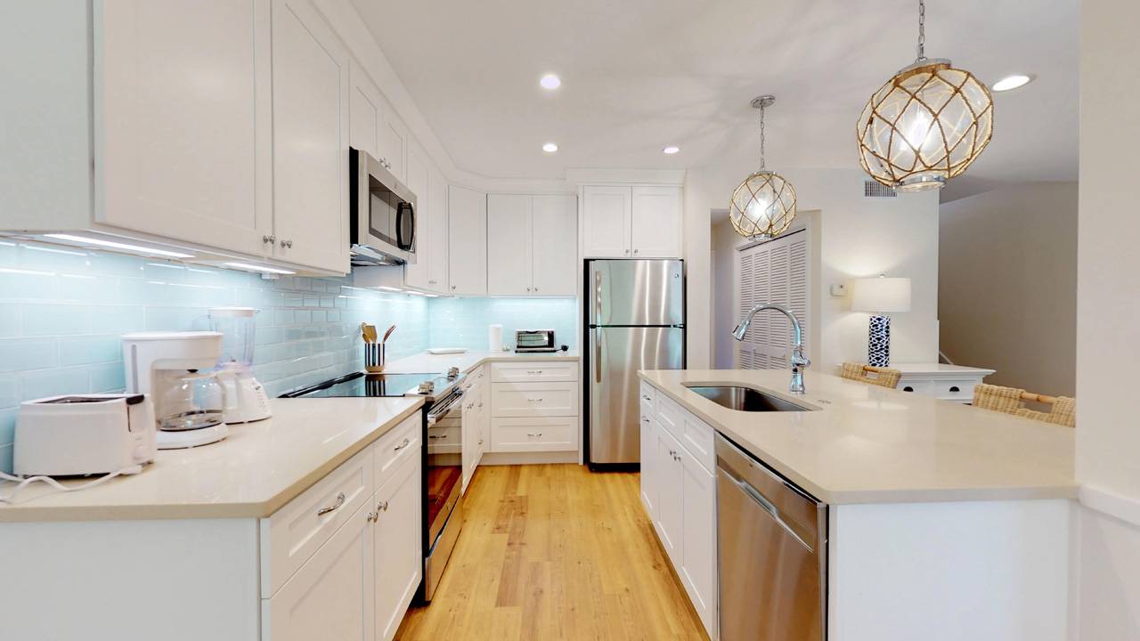 Fully Stocked Kitchen 