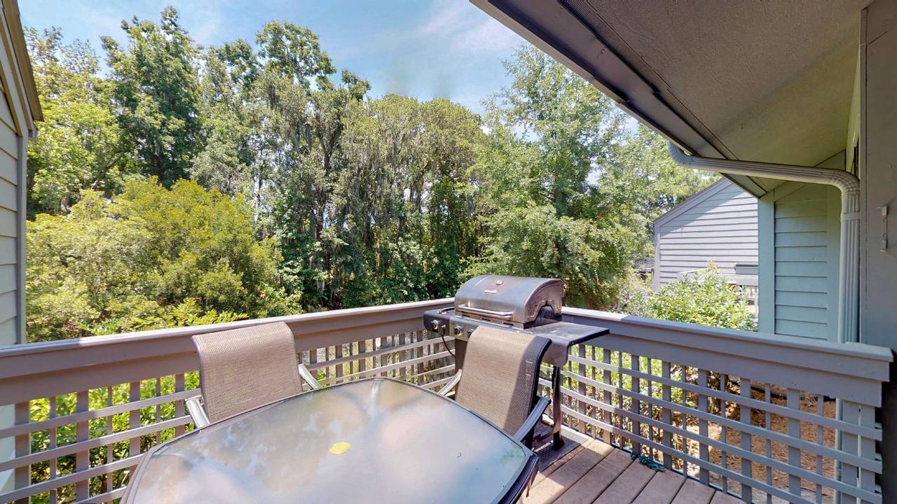 Private Deck with Gas Grill 