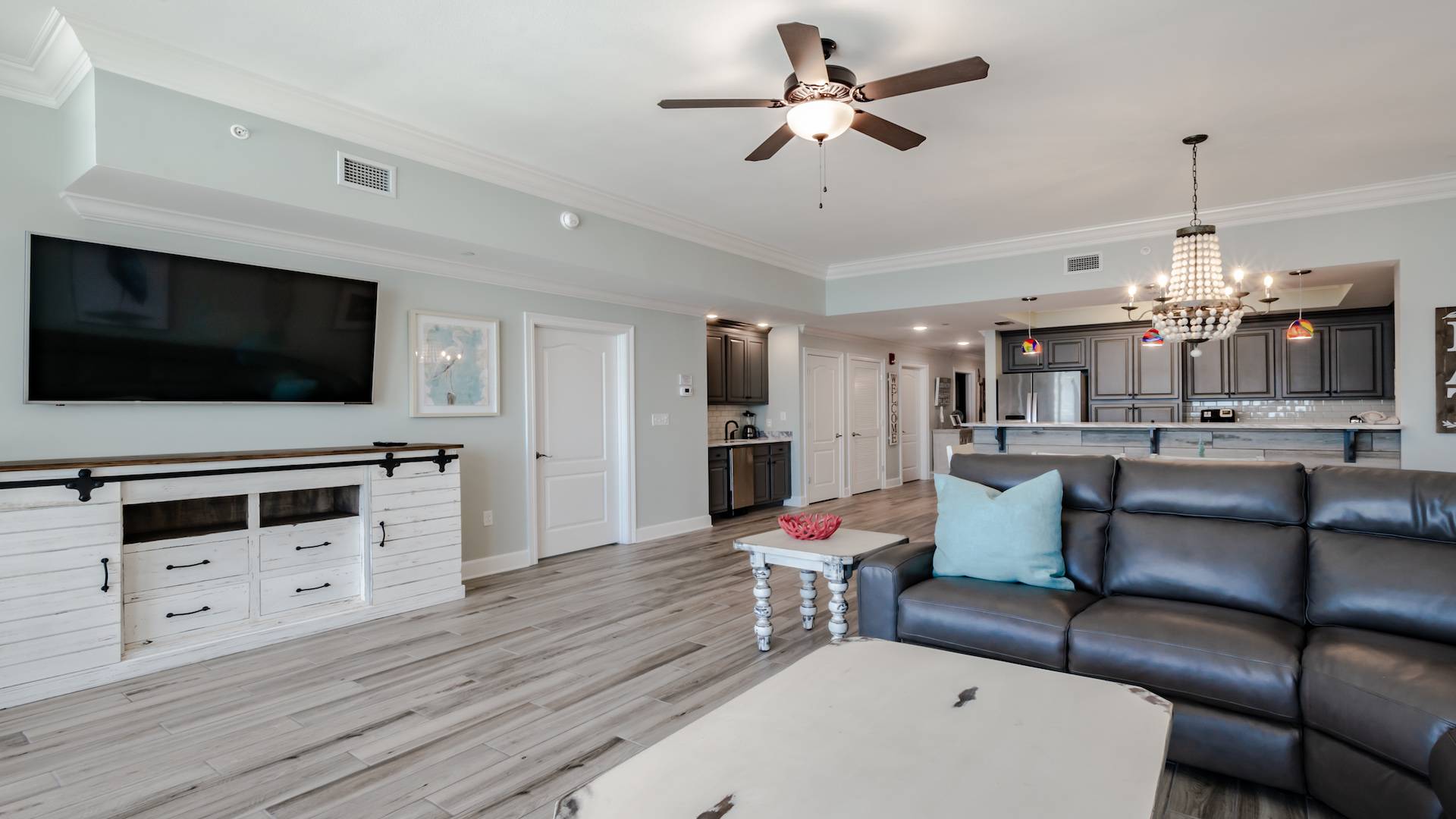 Phoenix Orange Beach 704 Living room